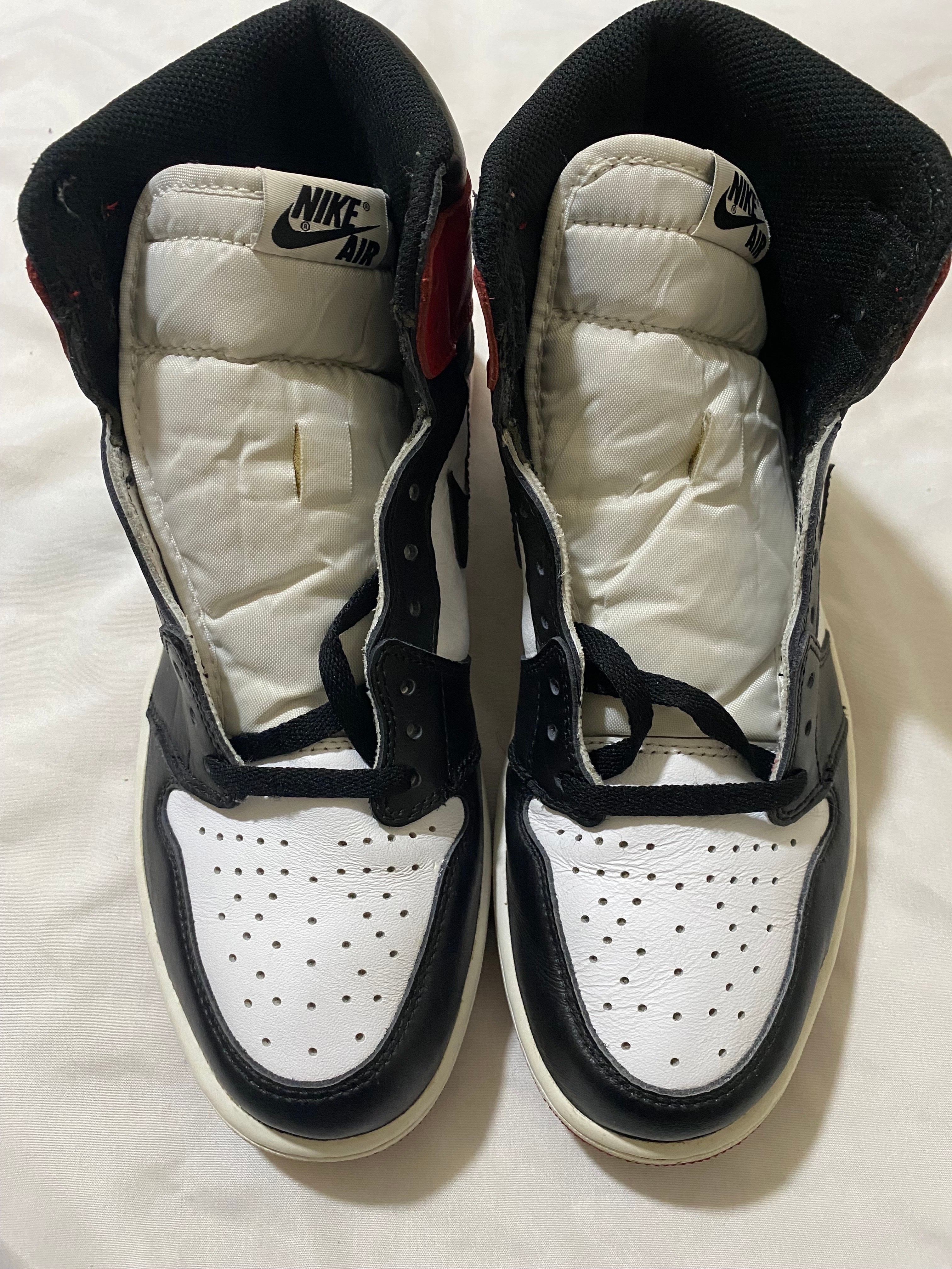Nike Air Jordan 1 Retro High OG "Black Toe"