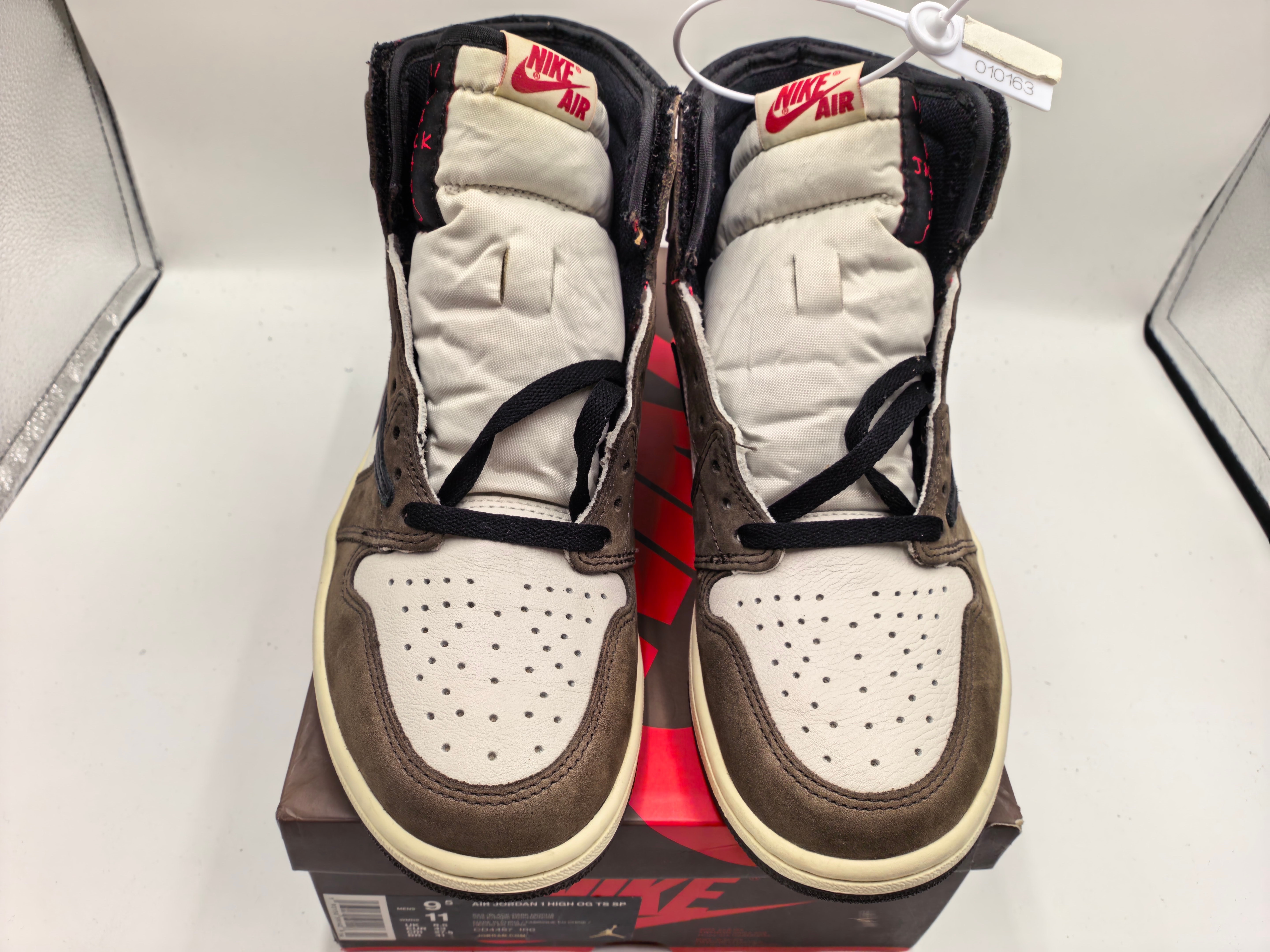 Travis Scott × Nike Air Jordan 1 Retro High OG TS SP "Sail/Dark Mocha"