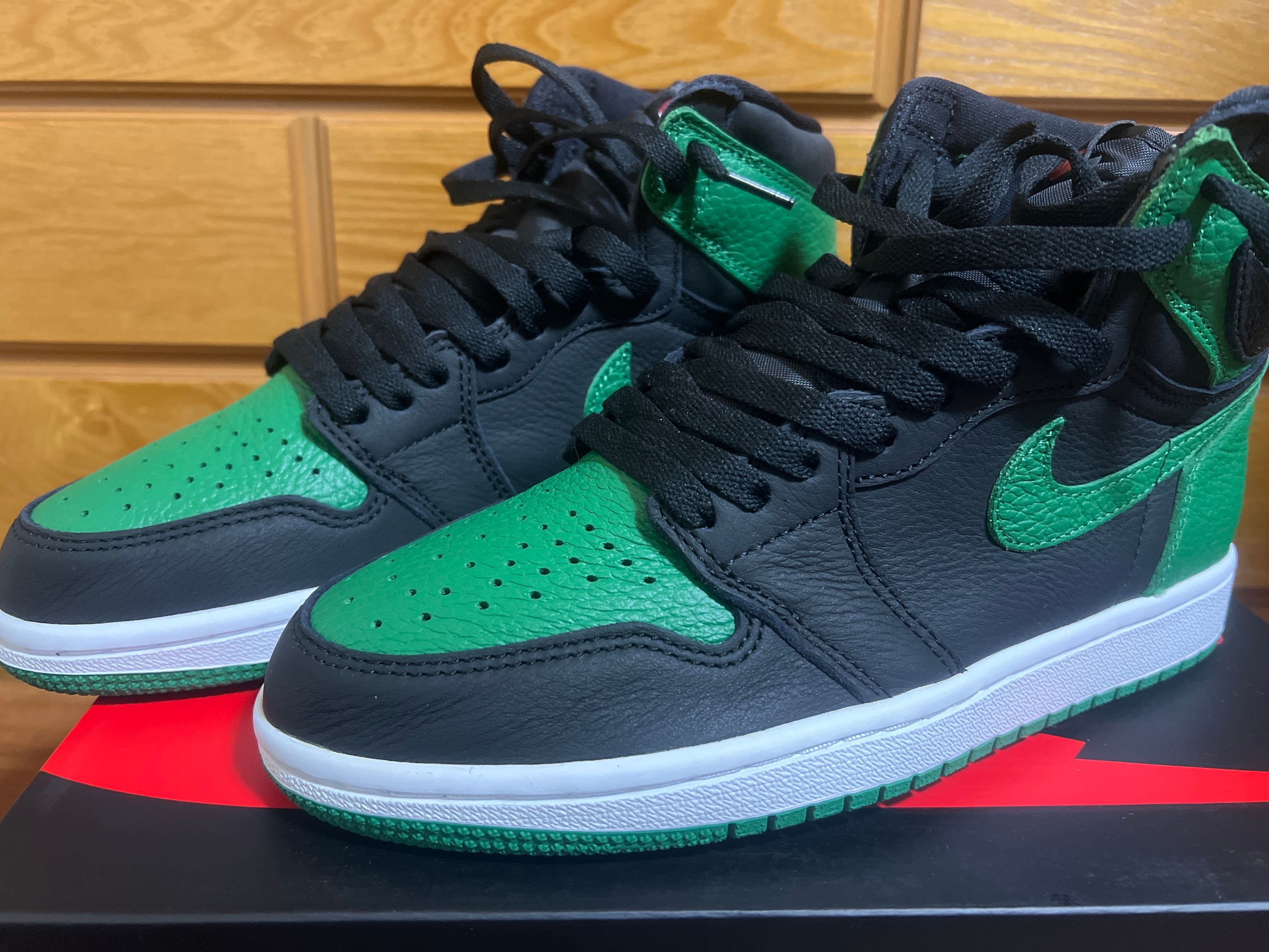 Nike Air Jordan 1 Retro High OG "Black/Pine Green" (2020)