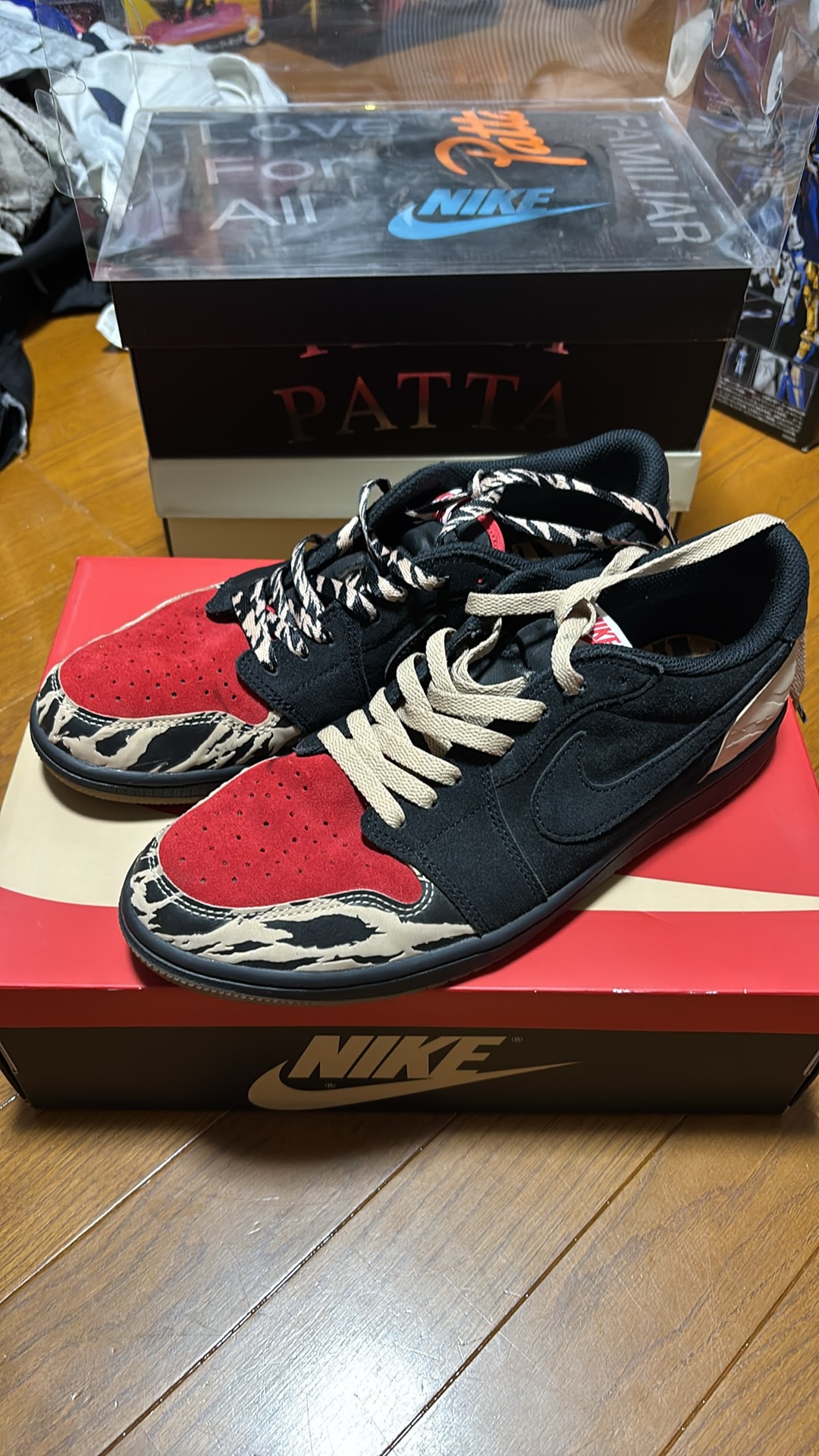 Sole Fly × Nike Air Jordan 1 Low "Black and Sport Red"