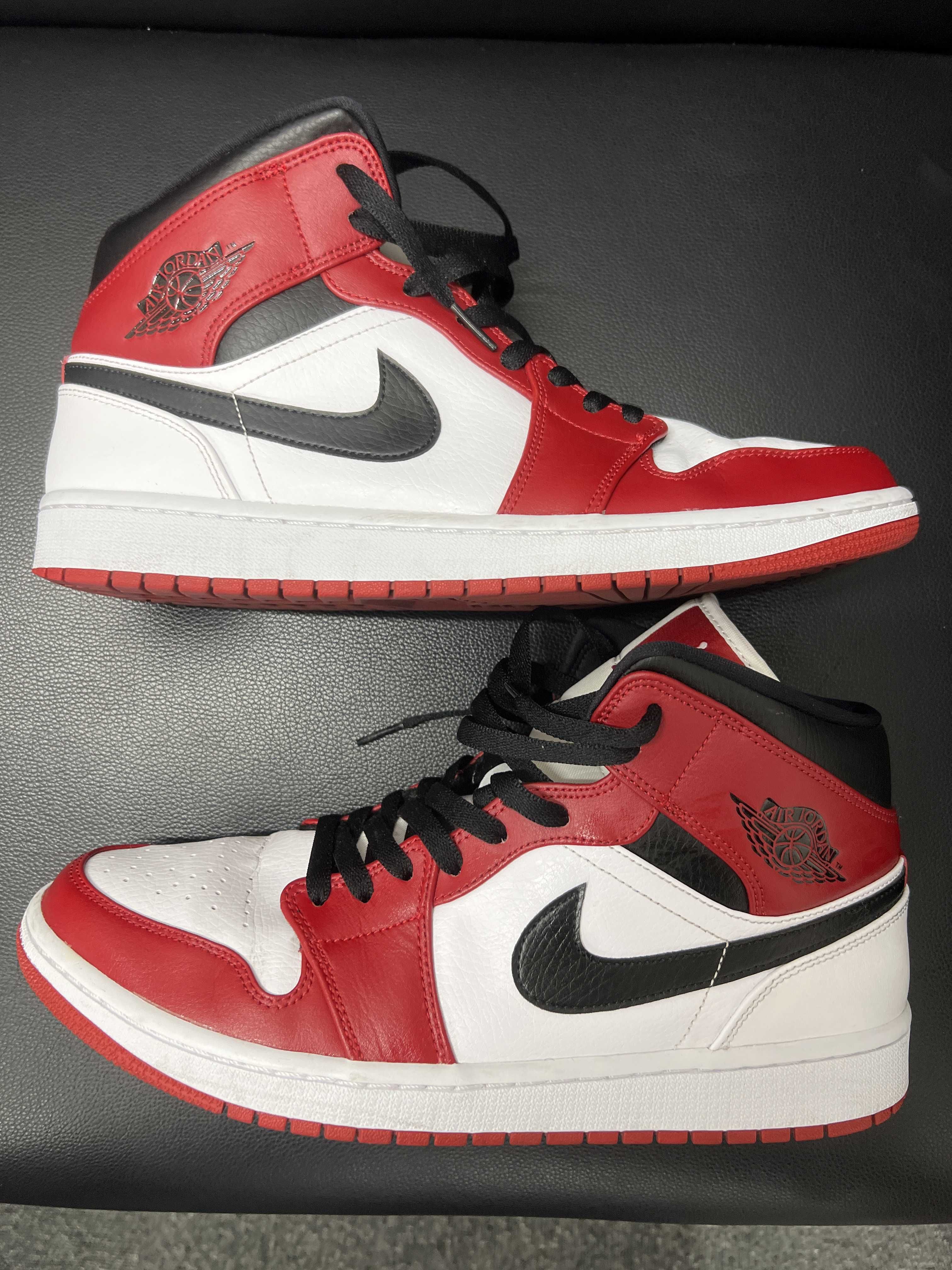 Nike Air Jordan 1 Mid "Chicago"