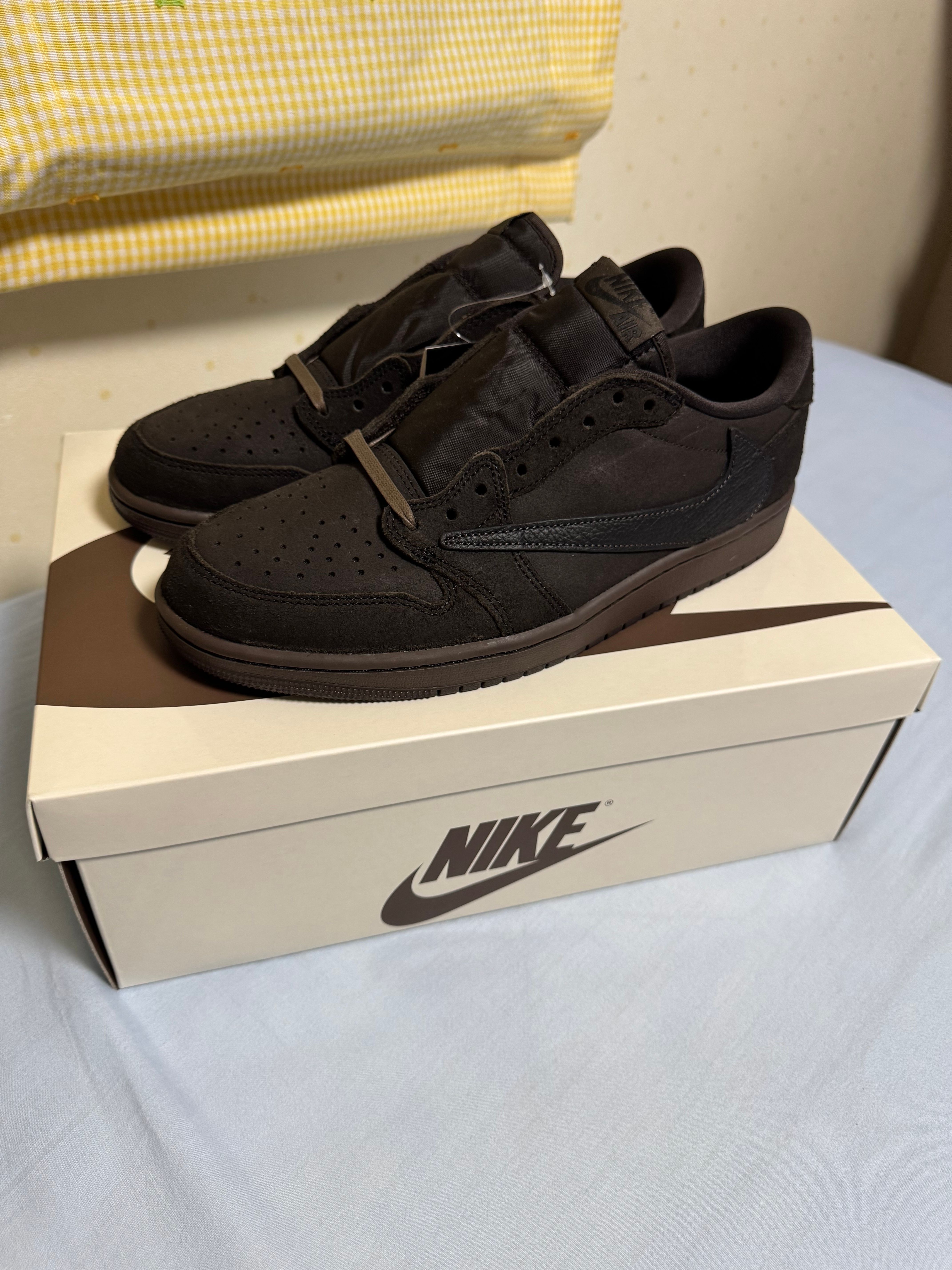 Travis Scott × Nike Air Jordan 1 Low OG SP "Velvet Brown and Dark Mocha"