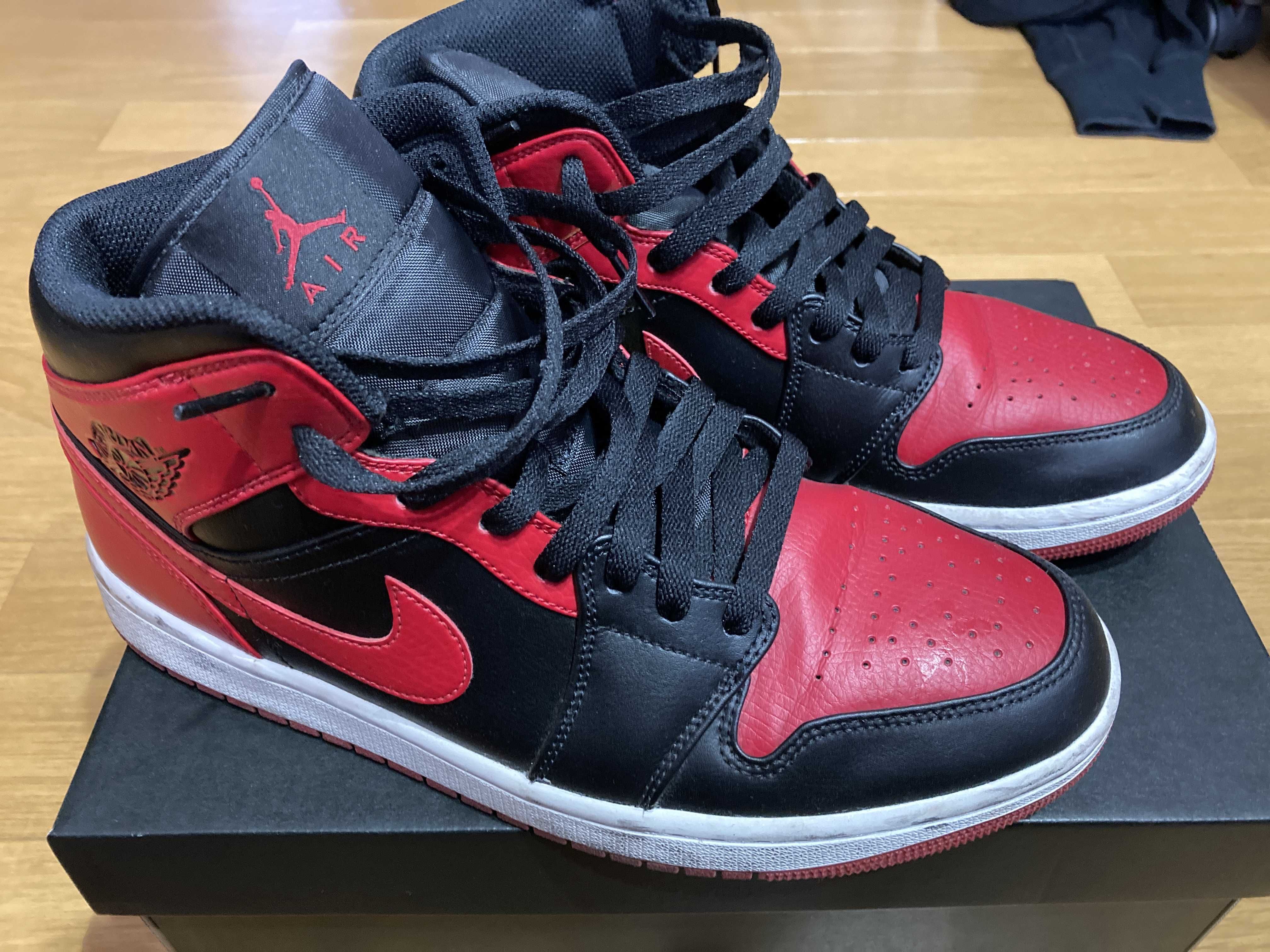 Nike Air Jordan 1 Mid "Bred"