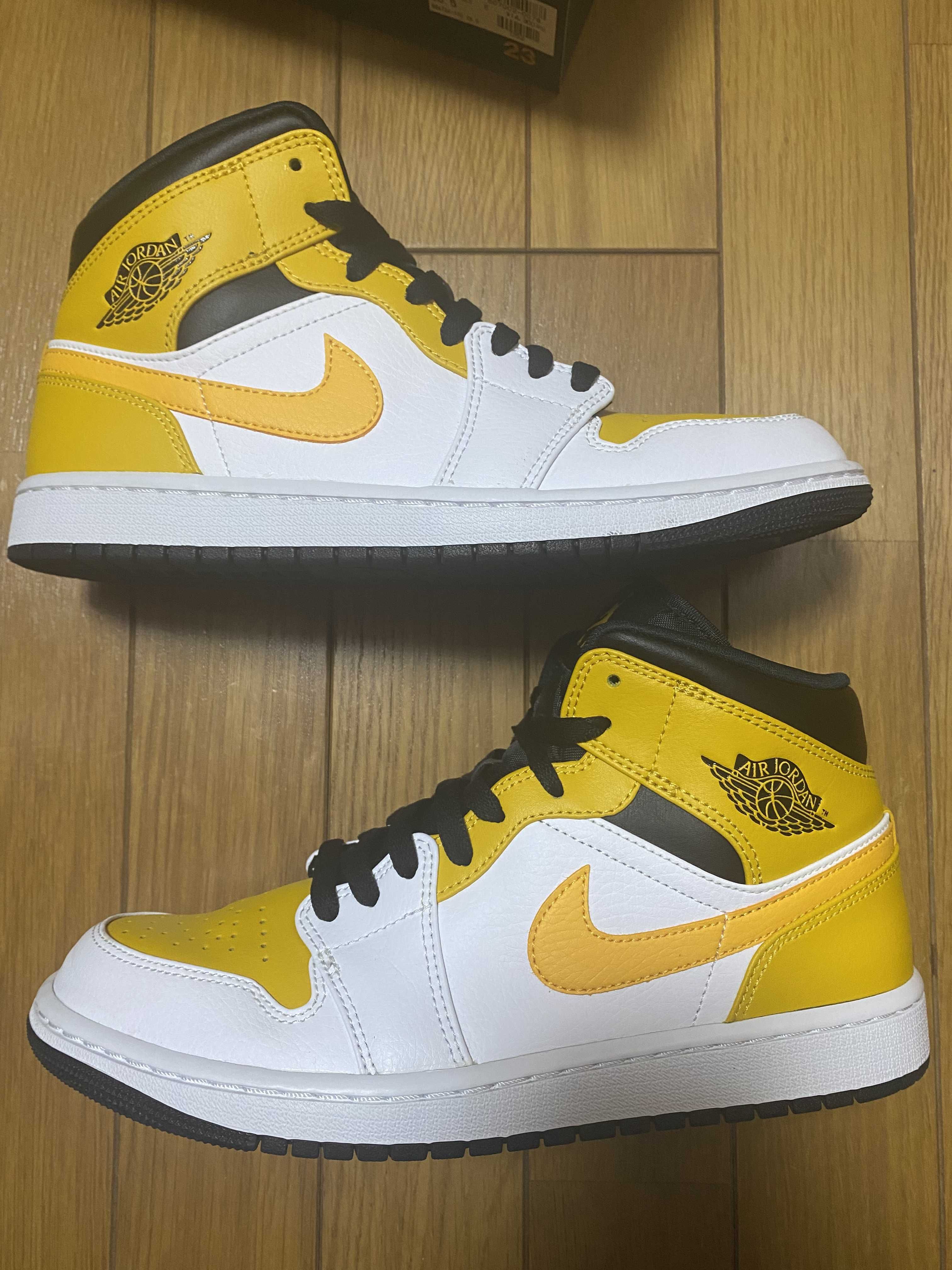 Nike Air Jordan 1 Mid "University Gold"