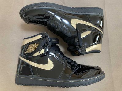 Nike Air Jordan 1 High OG "Black-Metalic Gold"