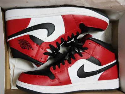 Nike Air Jordan 1 Mid "Chicago Black Toe"