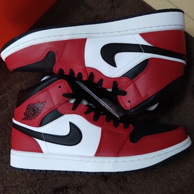 Nike Air Jordan 1 Mid "Chicago Black Toe"