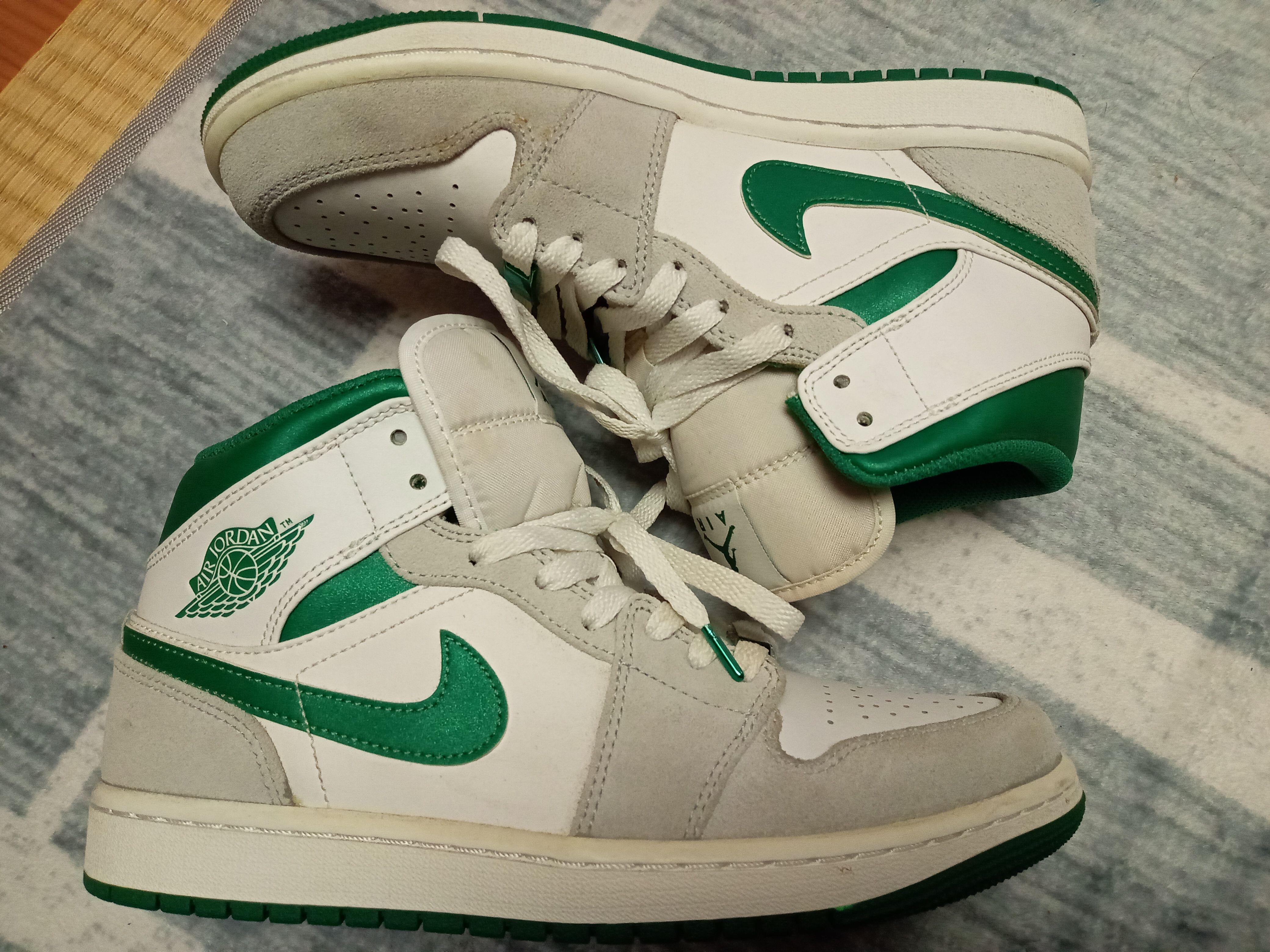 Nike Air Jordan 1 Mid "Green Grey White"