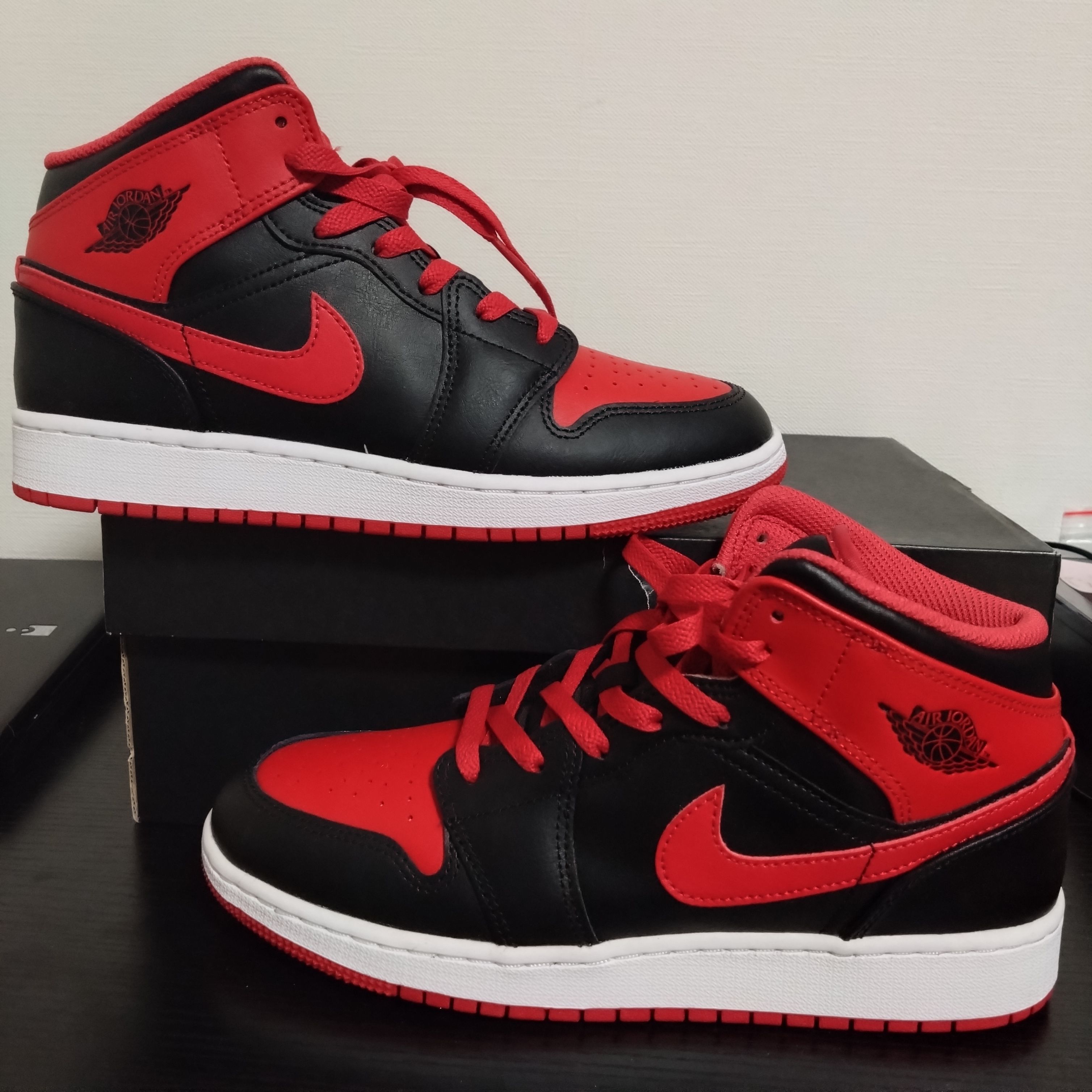 Nike GS Air Jordan 1 Mid "Bred Toe"