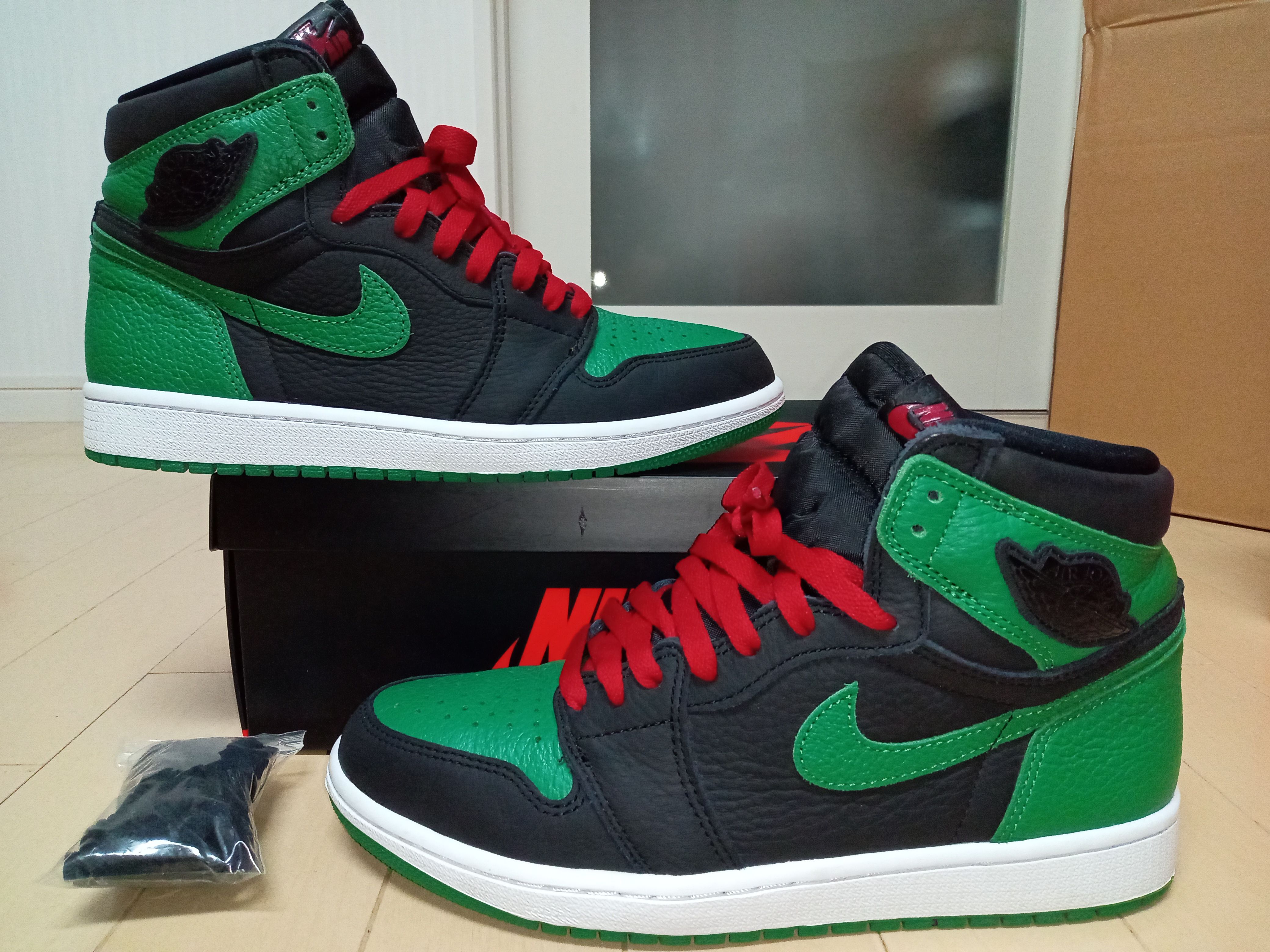 Nike Air Jordan 1 Retro High OG "Black/Pine Green" (2020)