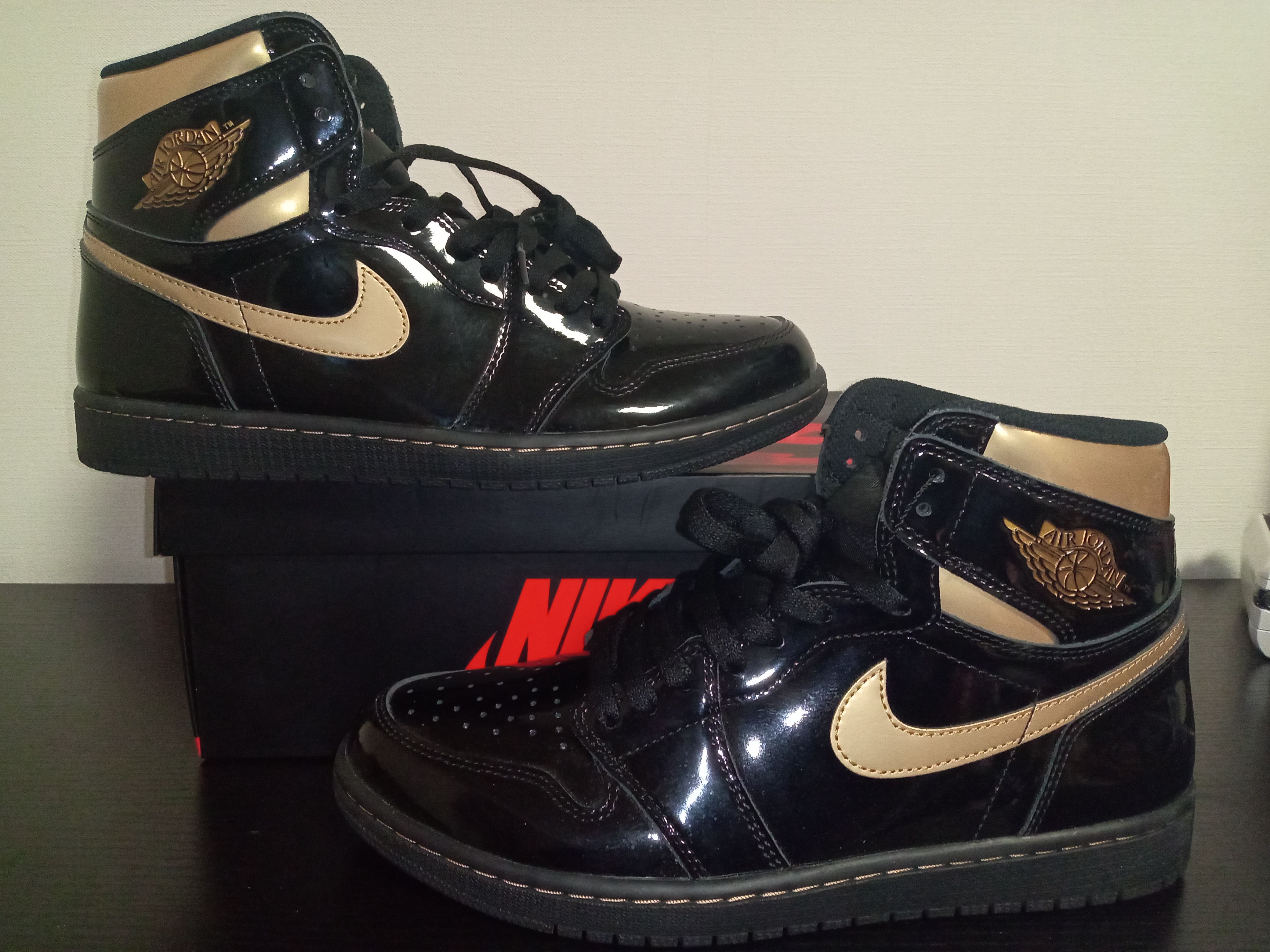 Nike Air Jordan 1 High OG "Black-Metalic Gold"