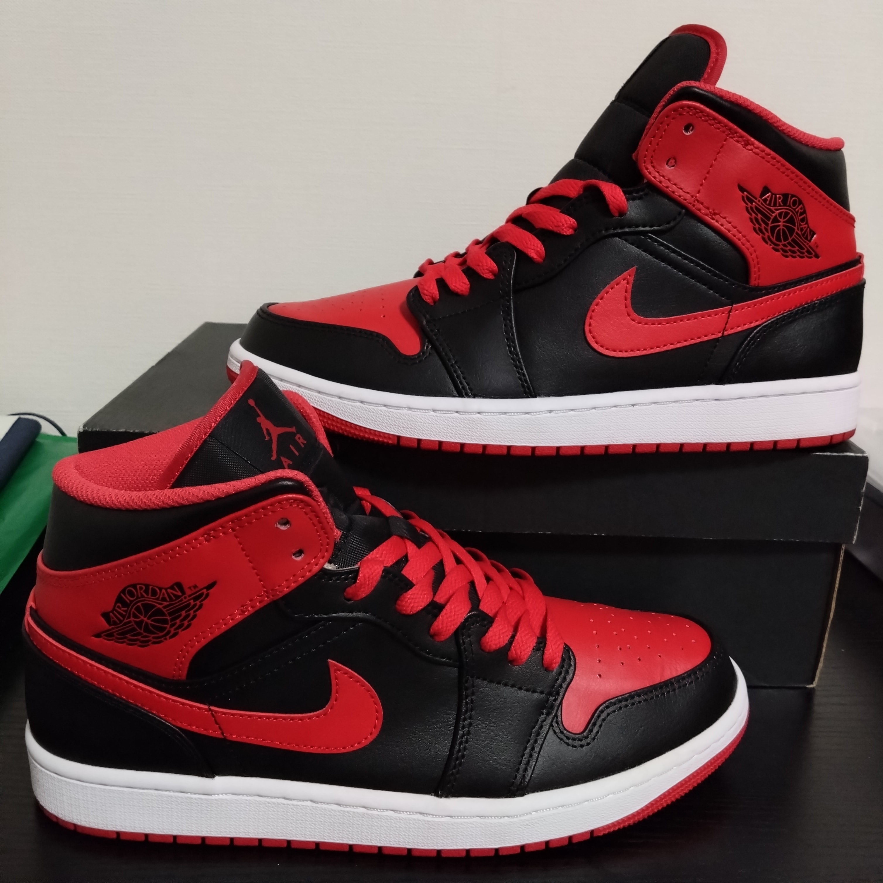 Nike Air Jordan 1 Mid "Bred Toe"