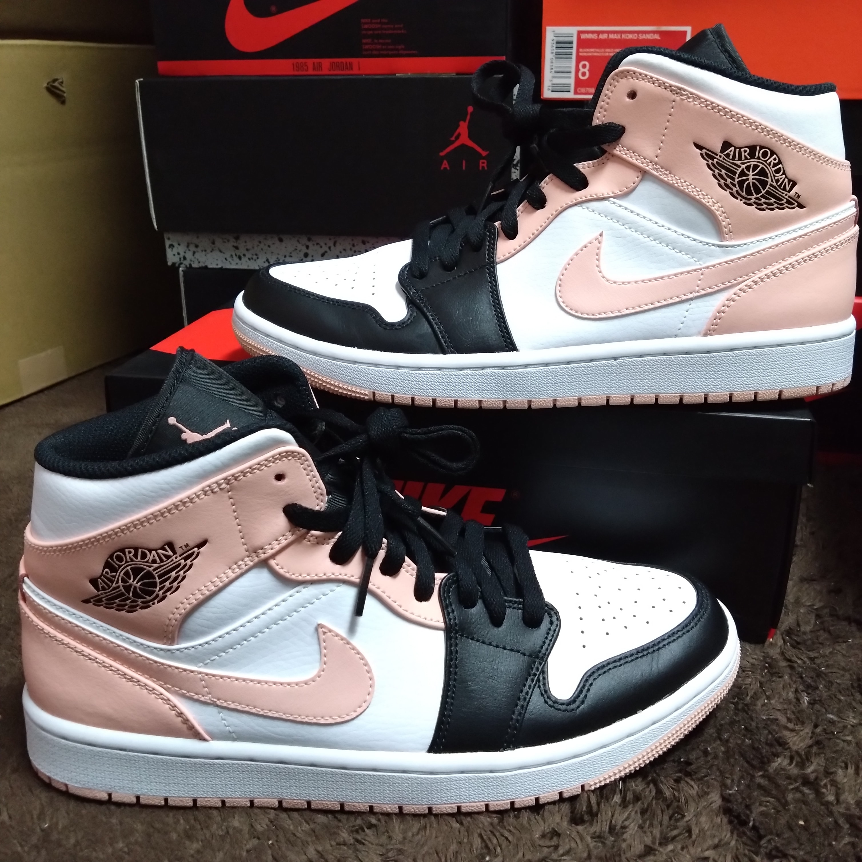 NIKE AIR JORDAN 1 MID "WHITE/BLACK/CRIMSON TINT"