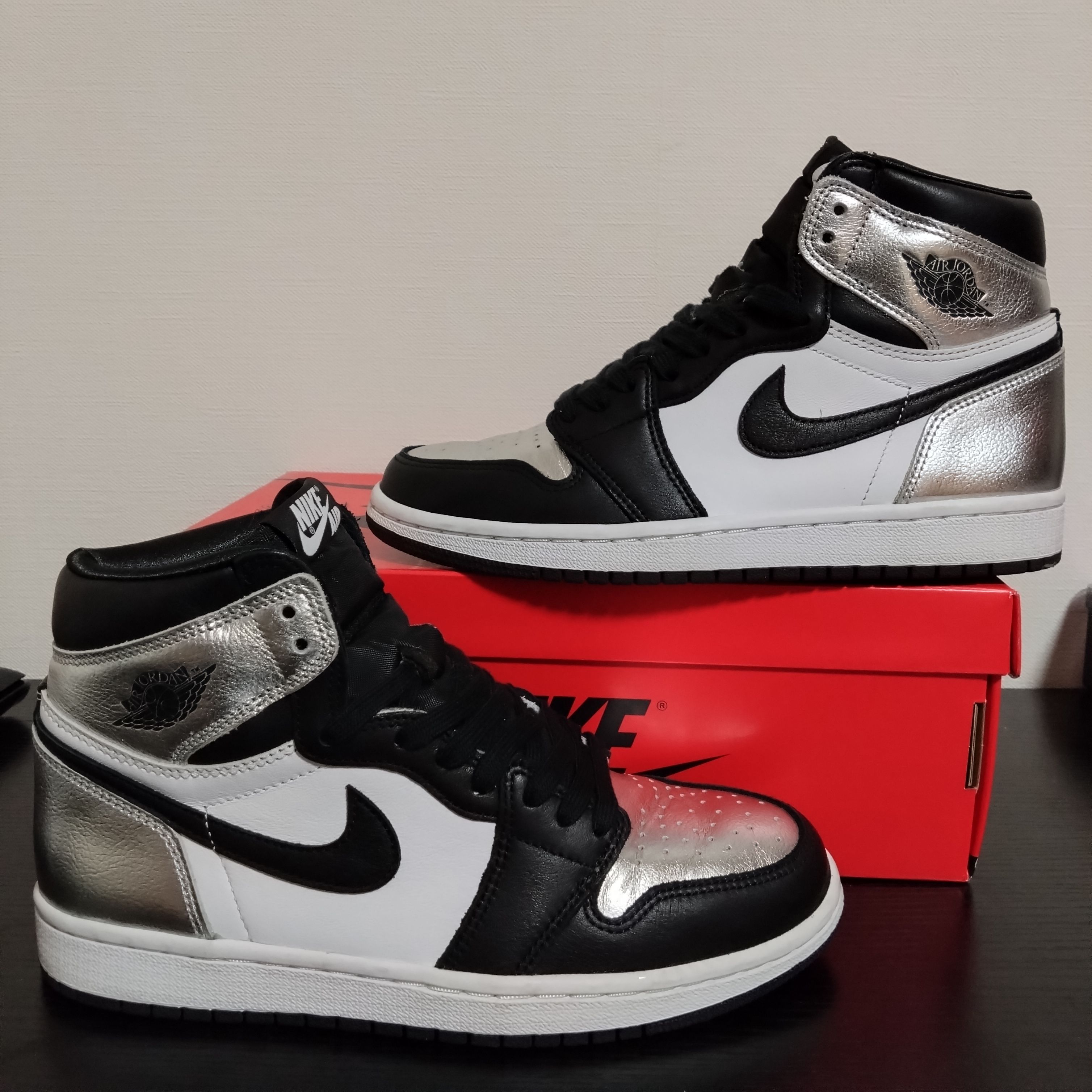Nike Women's Air Jordan 1 Retro High OG "Silver Toe"