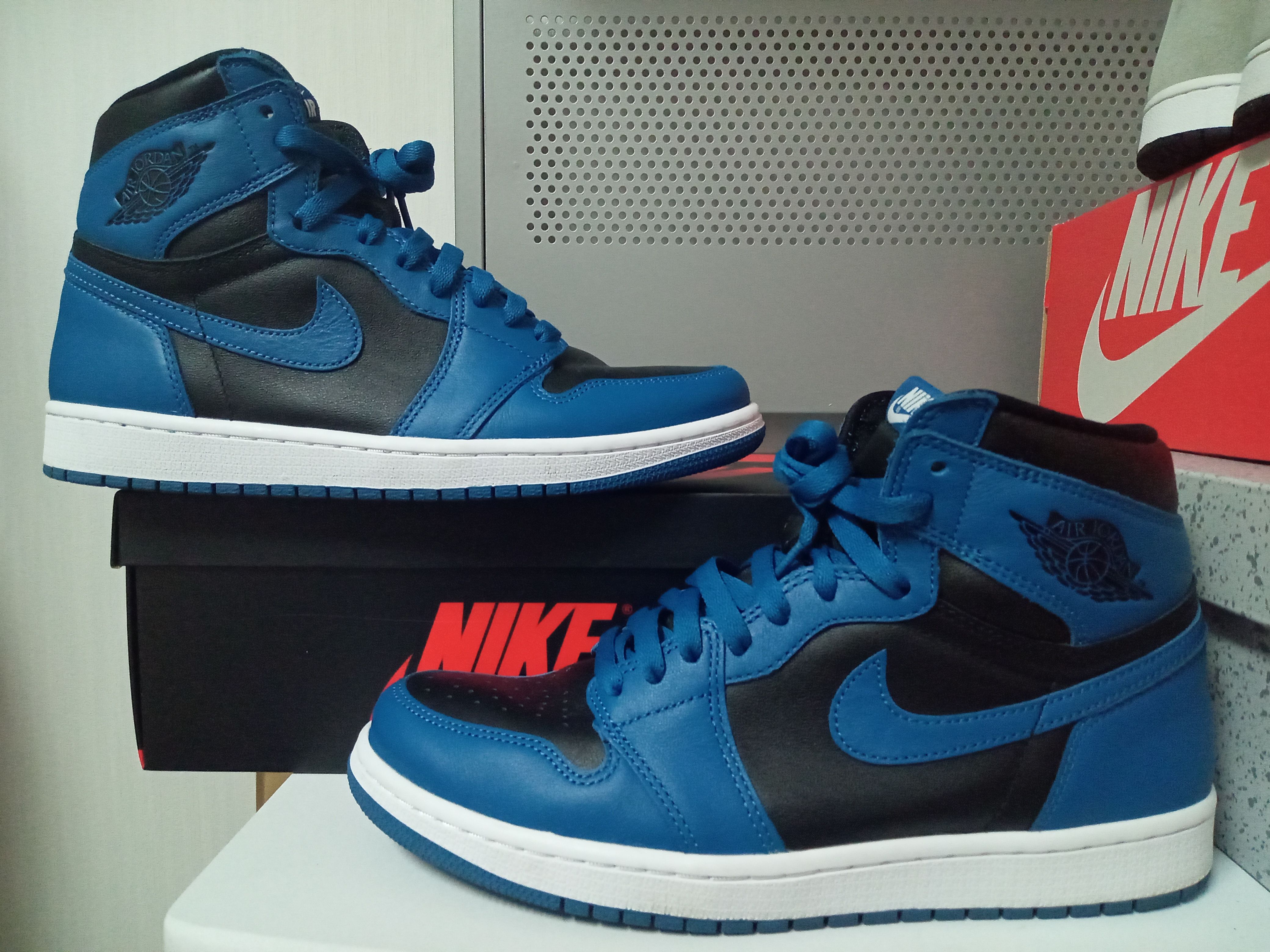 Nike Air Jordan 1 Retro High OG "Dark Marina Blue"