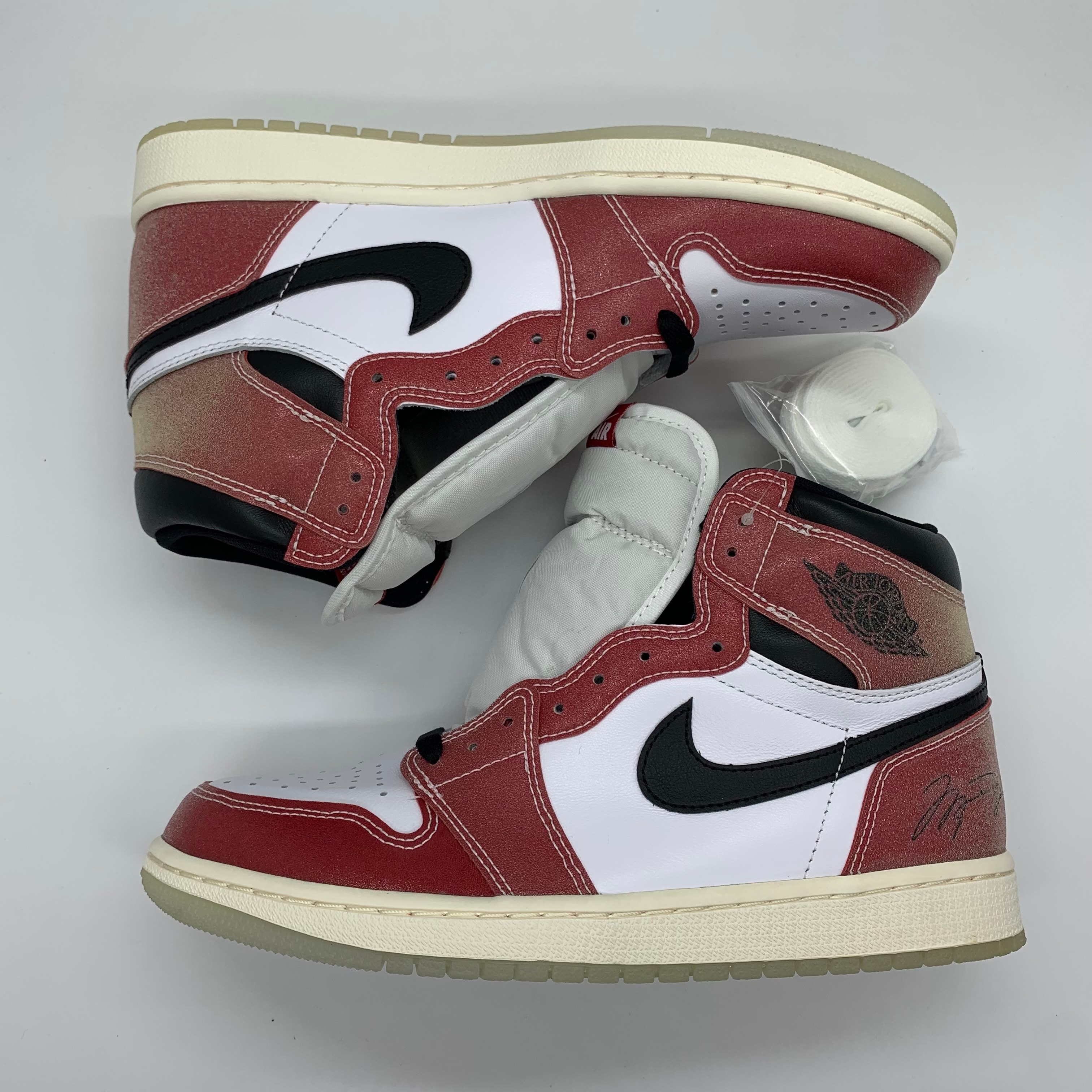 Trophy Room × Nike Air Jordan 1 Retro High "Chicago" (Friends and Family) (Blue Laces)