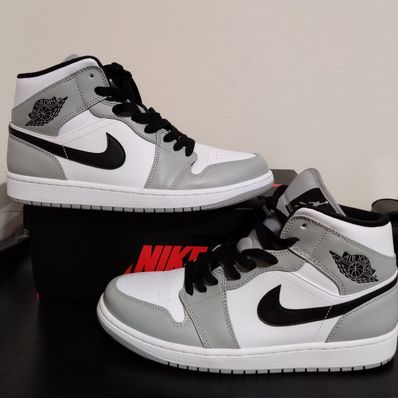 Nike Air Jordan 1 Mid "Light Smoke Grey/White/Black"