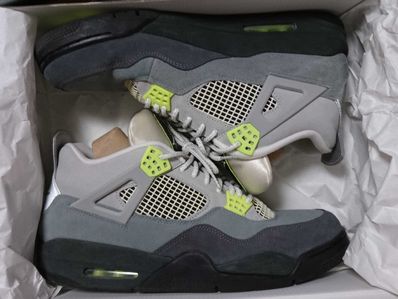 NIKE AIR JORDAN 4 RETRO LE