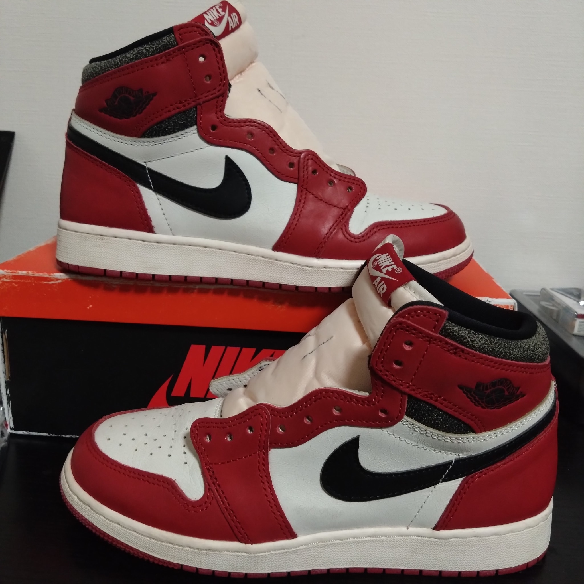 Nike GS Air Jordan 1 High OG "Lost & Found/Chicago"