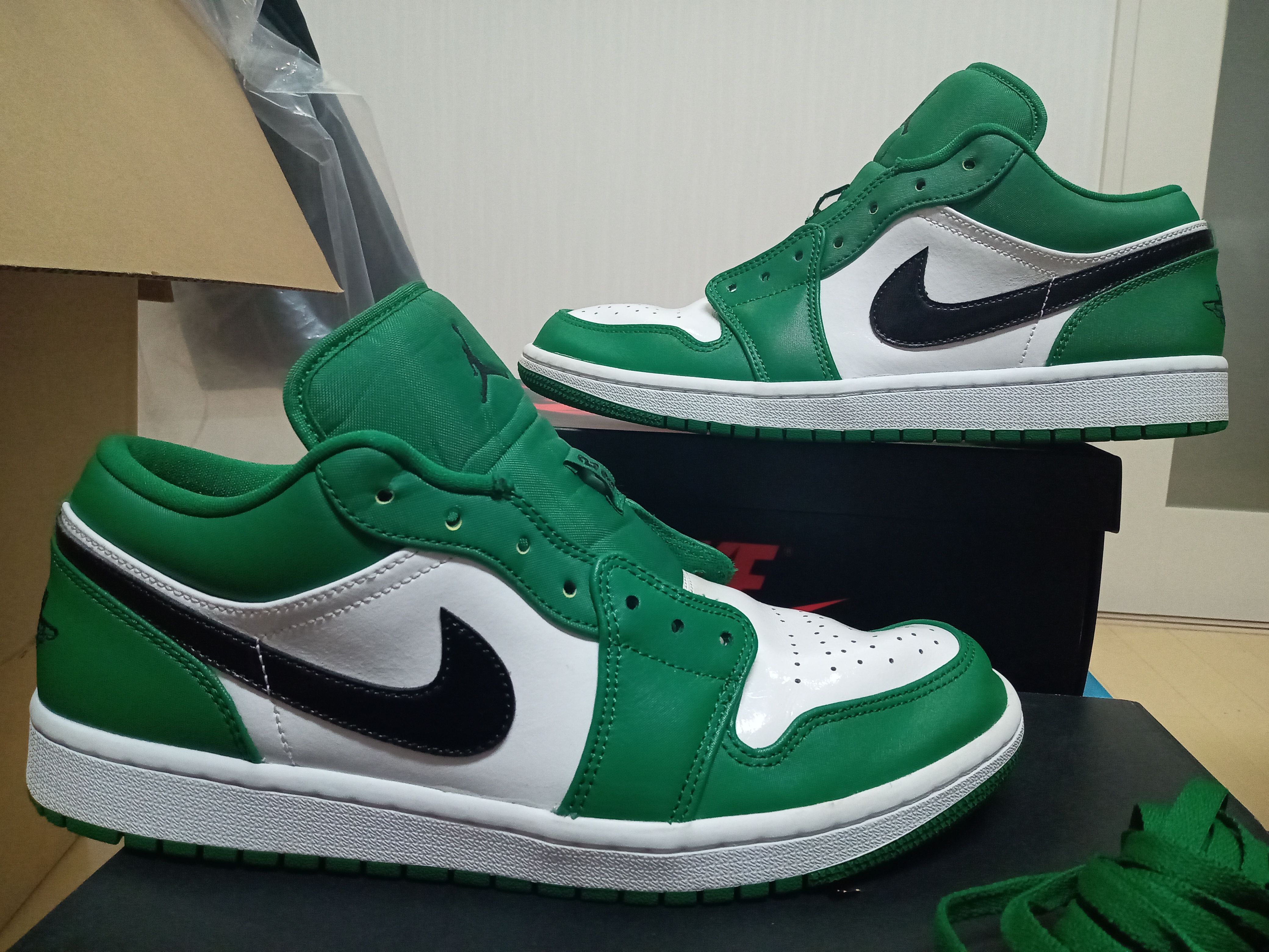 NIKE AIR JORDAN 1 LOW "PINE GREEN/WHITE"