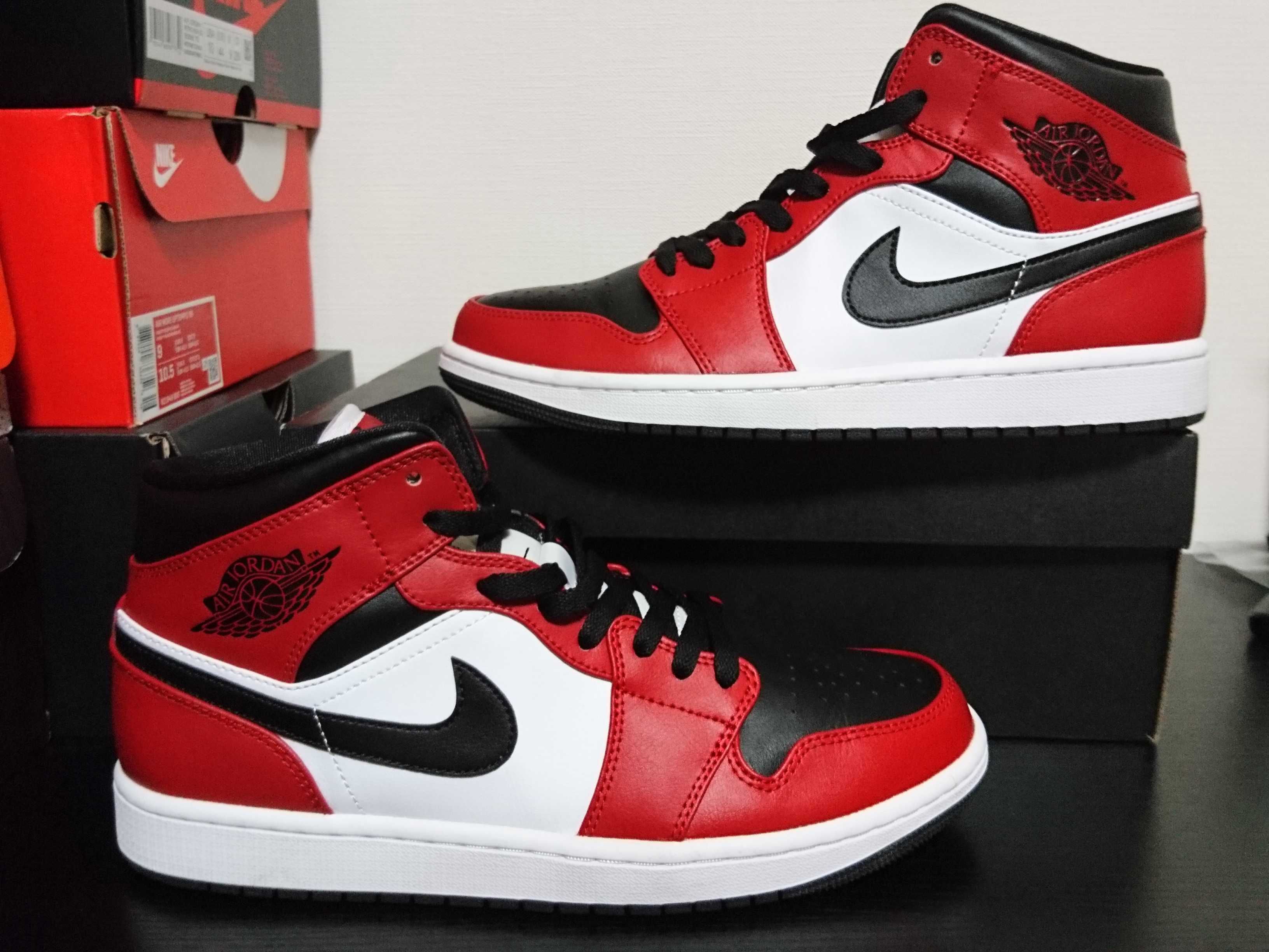 Nike Air Jordan 1 Mid "Chicago Black Toe"