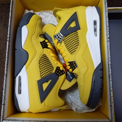 Nike Air Jordan 4 "Tour Yellow"