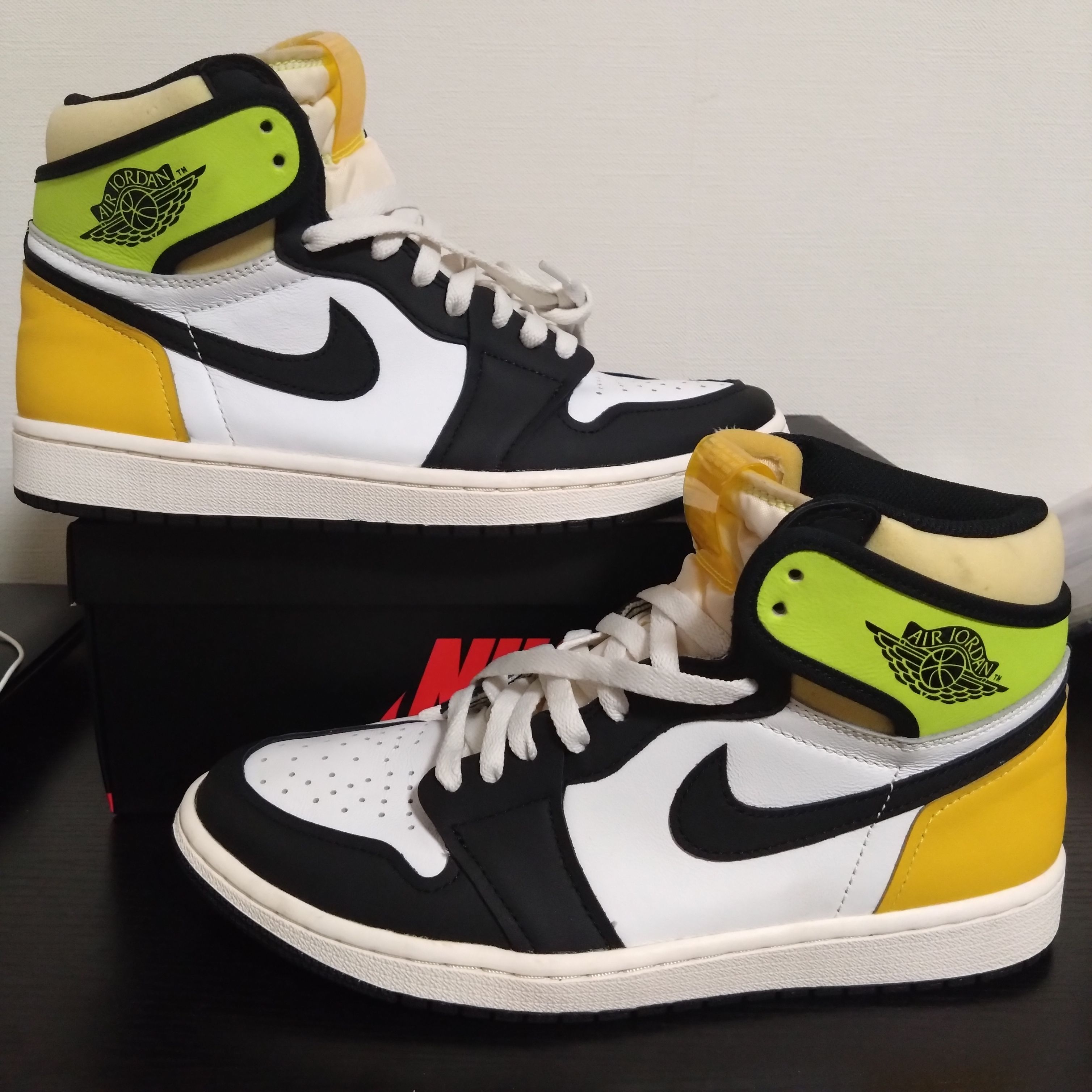 Nike Air Jordan 1 High OG "Volt Gold"