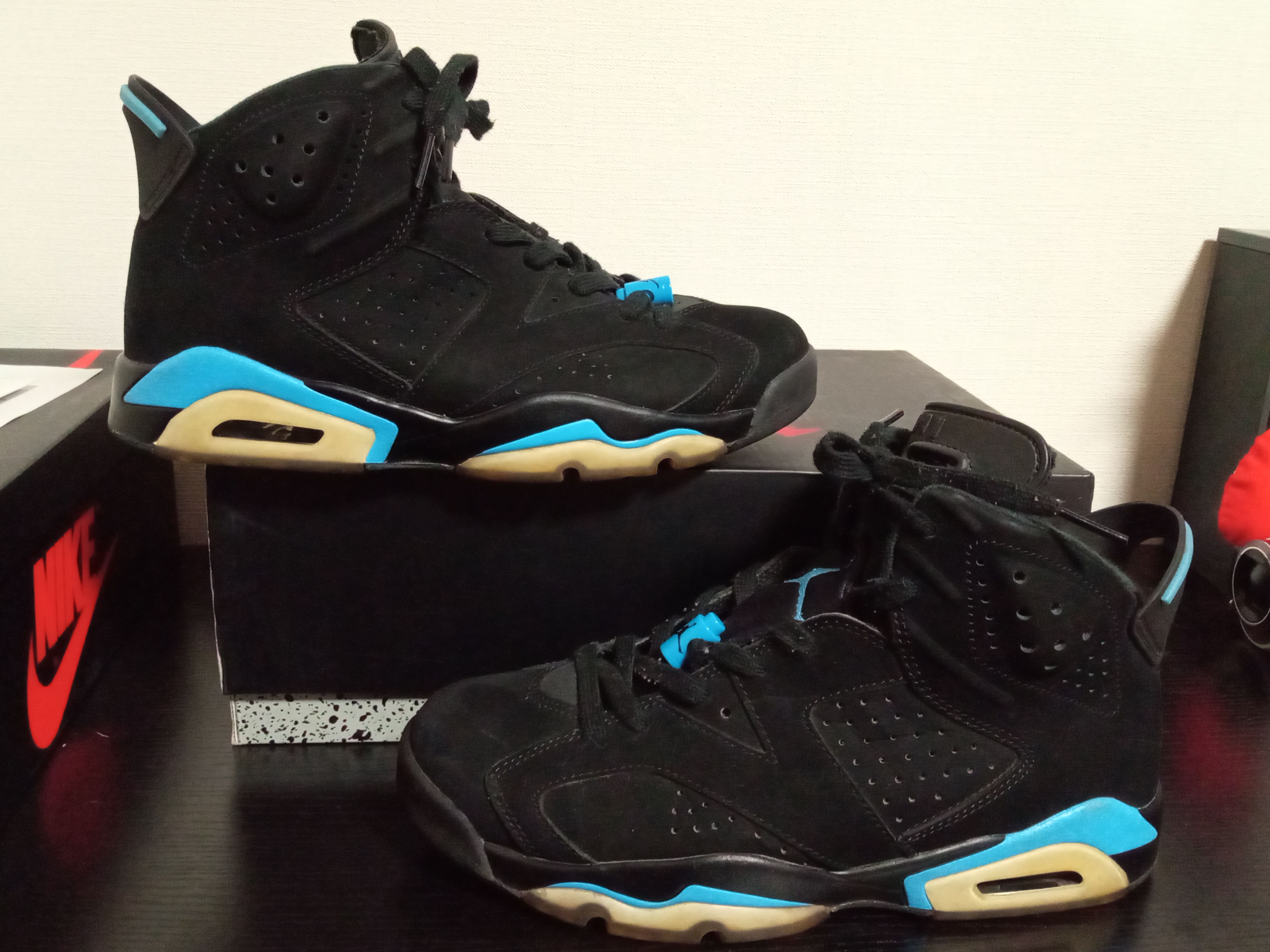 NIKE AIR JORDAN 6 RETRO "UNC"