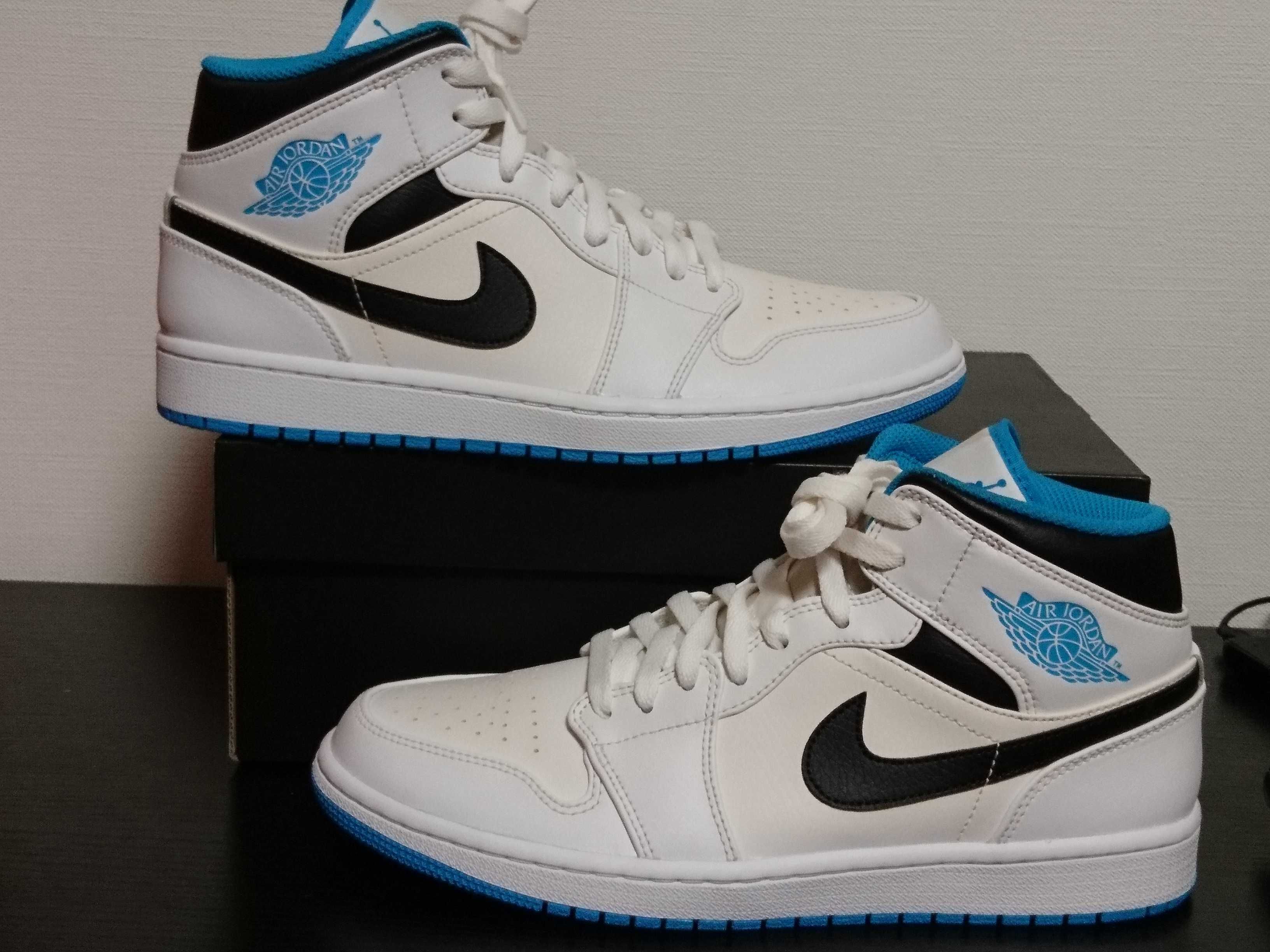 Nike Air Jordan 1 Mid "White/Laser blue"