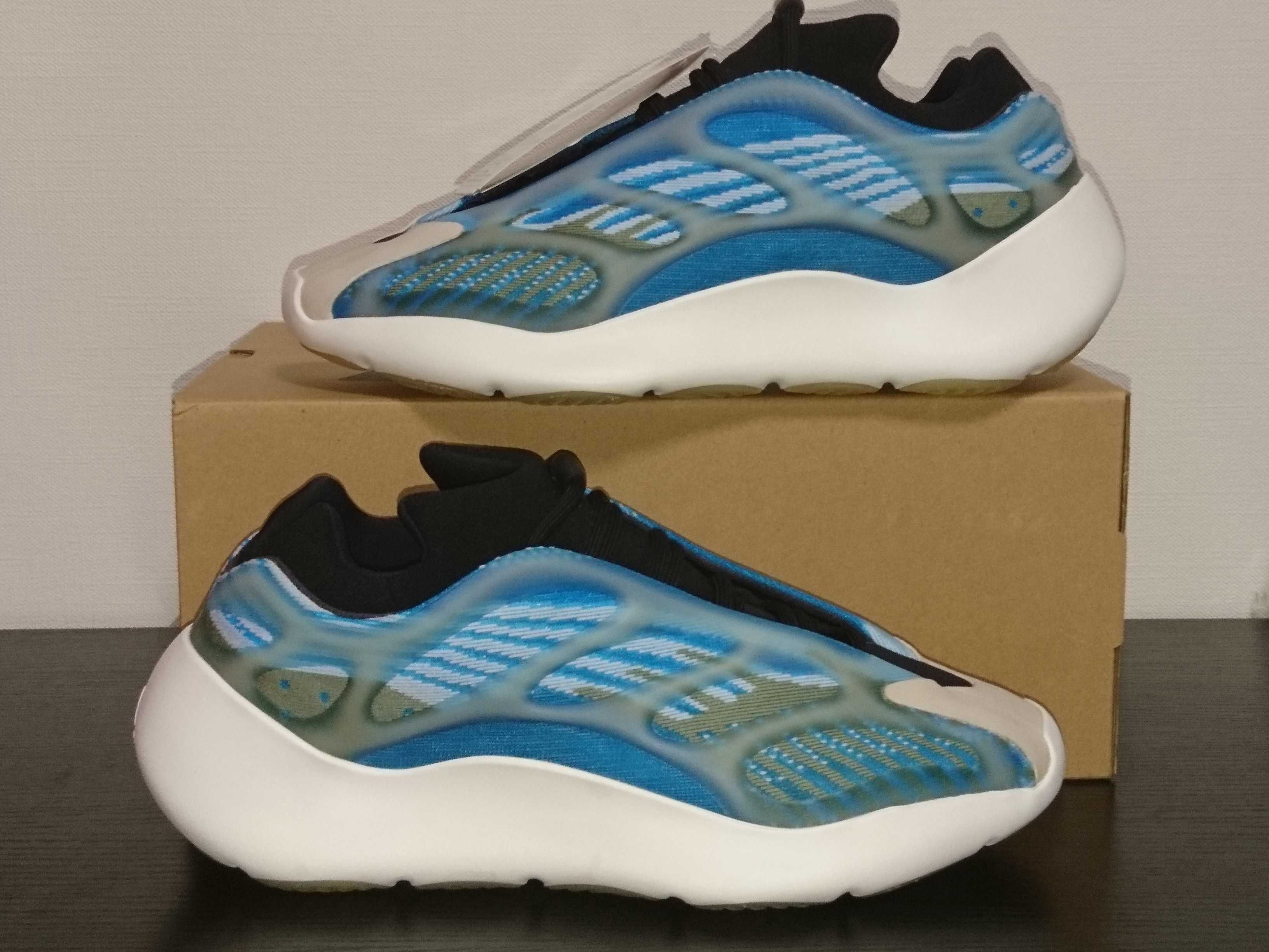 adidas YEEZY 700 V3 "Arzareth"