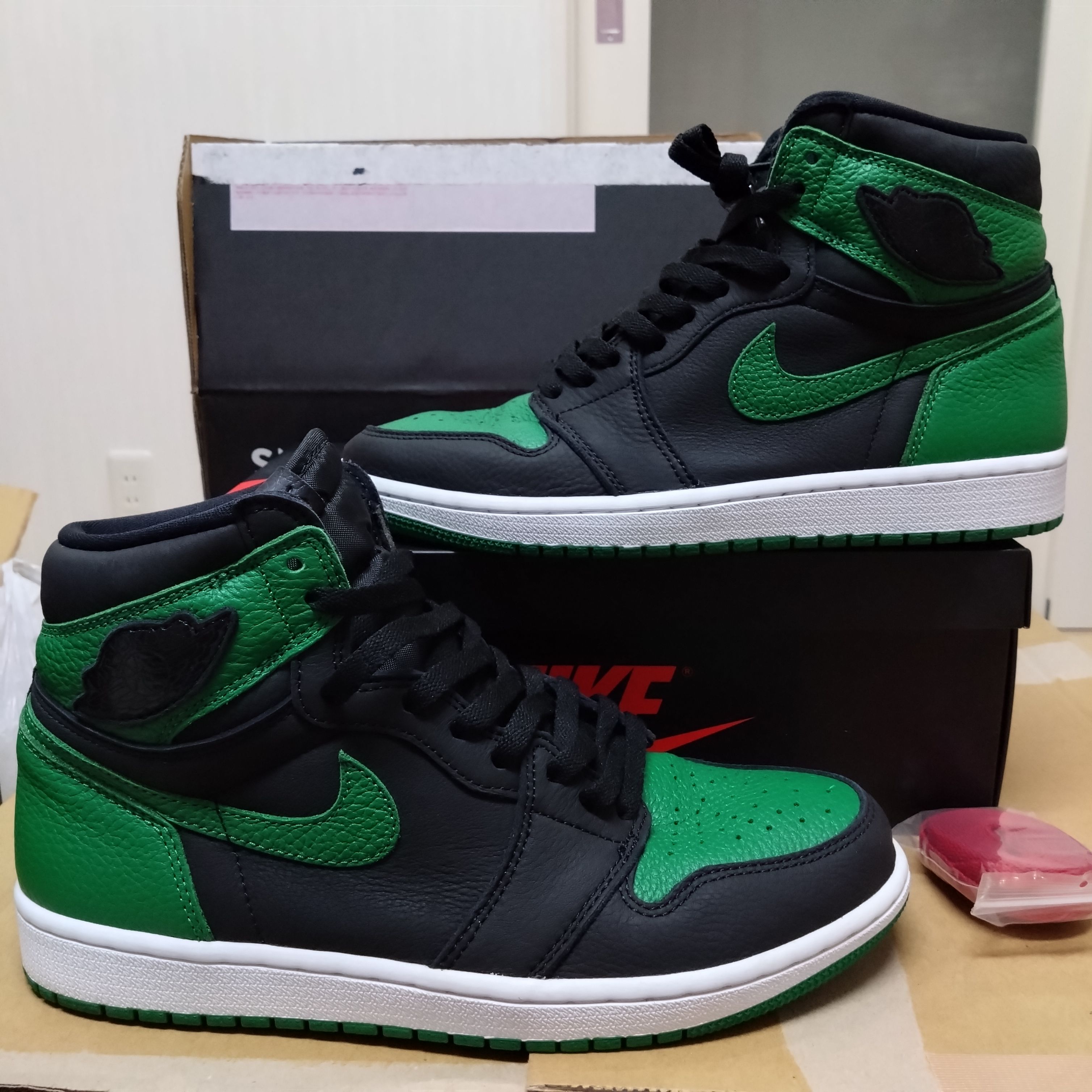 Nike Air Jordan 1 Retro High OG "Black/Pine Green" (2020)      