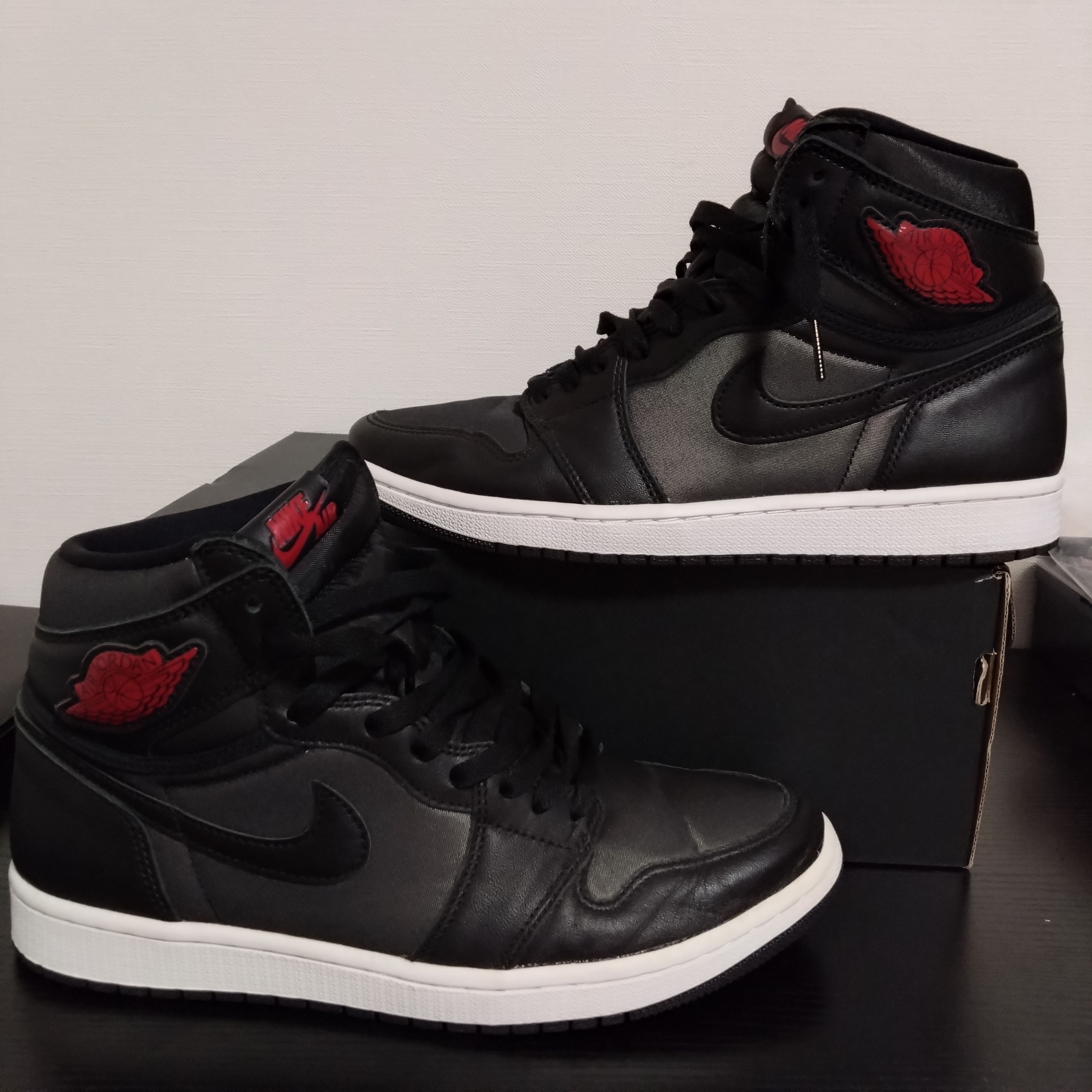 Nike Air Jordan 1 Retro High OG "Black/Metallic Silver/Gym Red"  