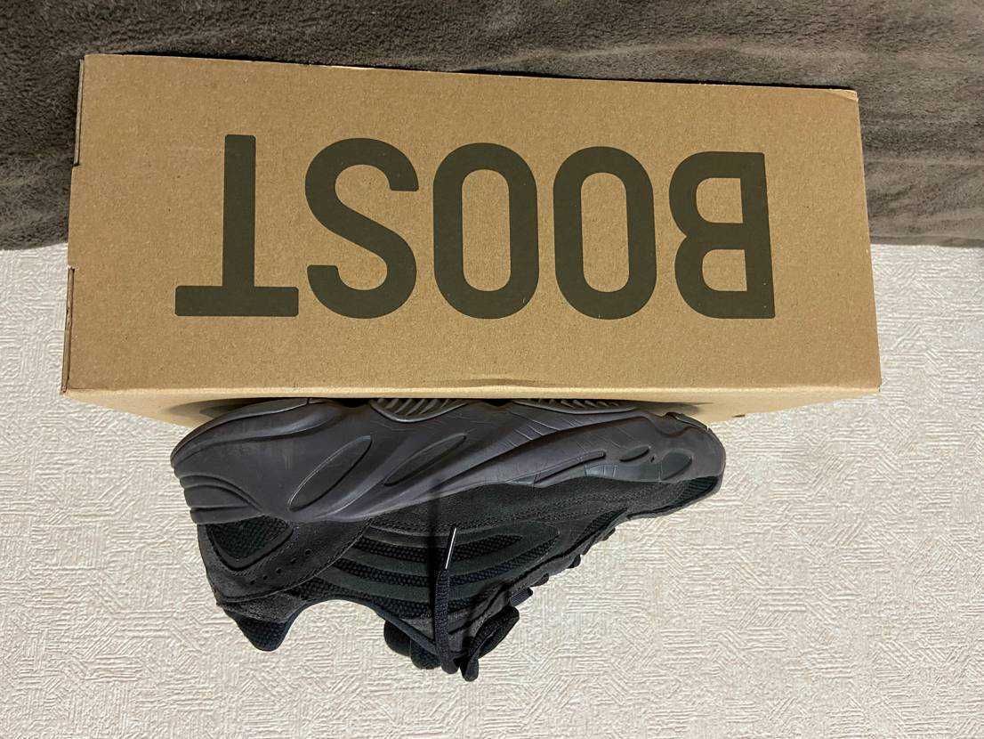 adidas YEEZY BOOST 700 V2 "Vanta"