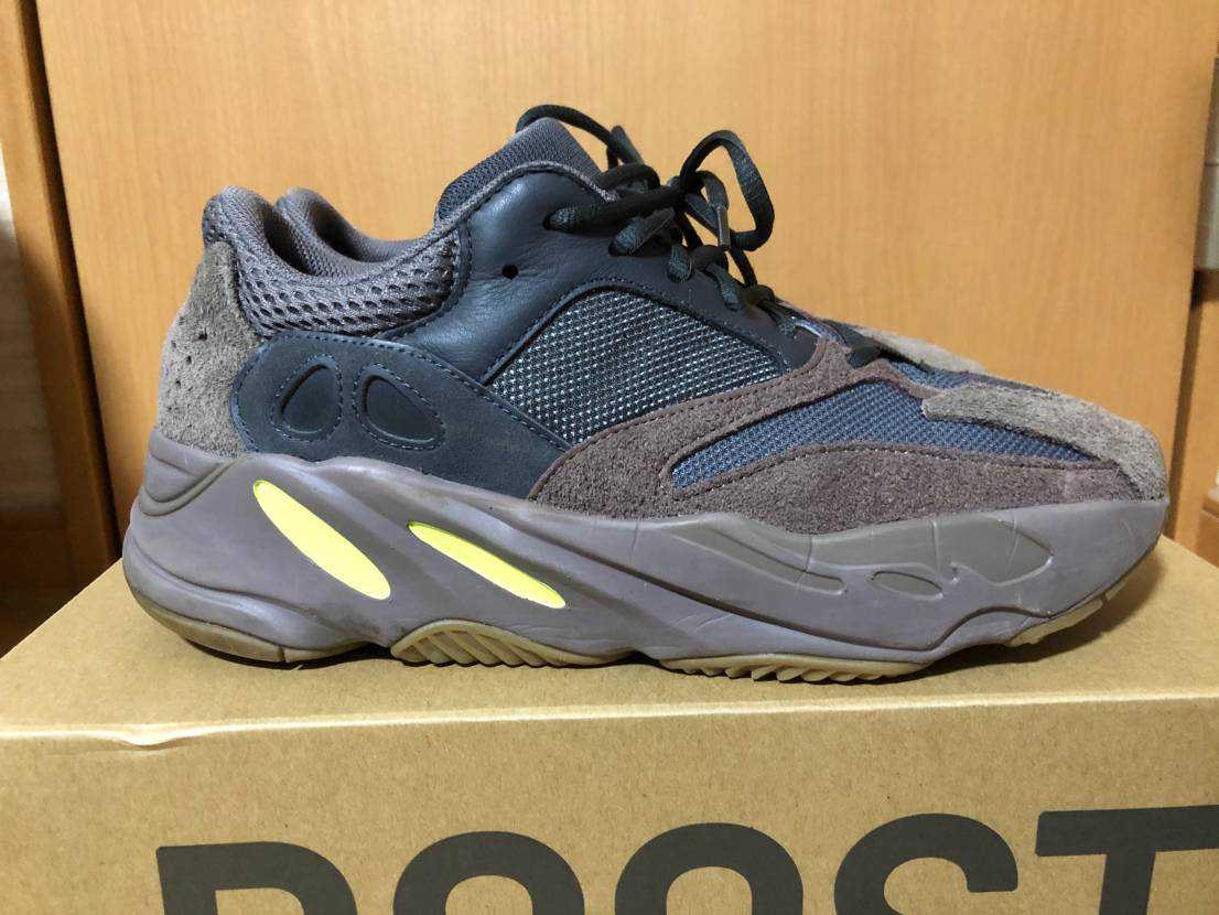 YEEZY BOOST 700 WAVE RUNNER DARK GREY