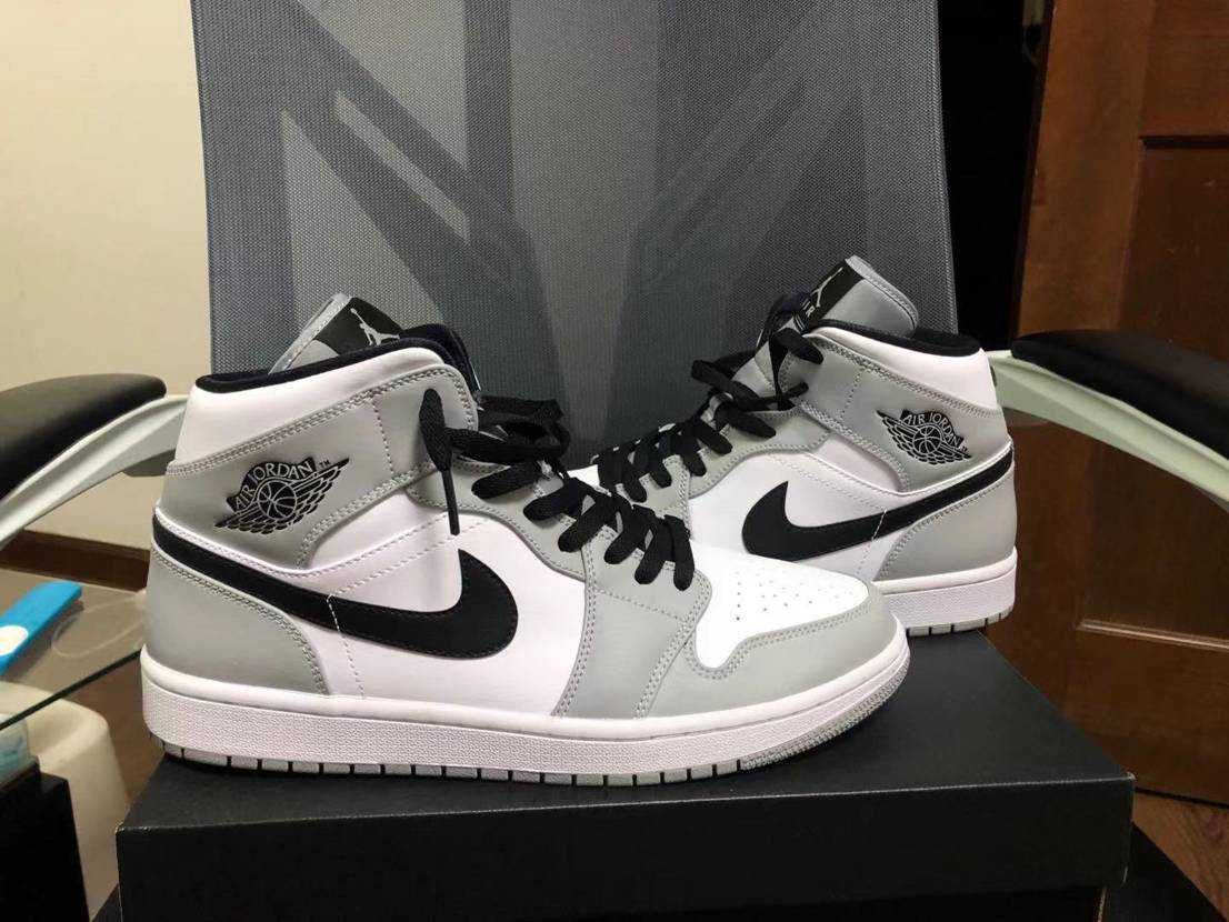 Nike Air Jordan 1 Mid "Light Smoke Grey/White/Black"