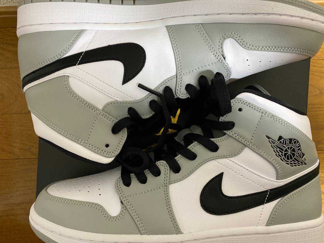 Nike Air Jordan 1 Mid "Light Smoke Grey/White/Black"