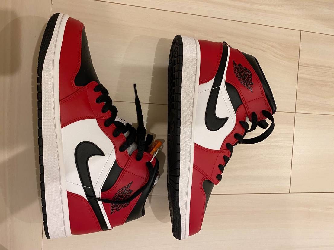 Nike Air Jordan 1 Mid "Chicago Black Toe"