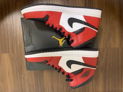 Nike Air Jordan 1 Mid "Chicago Black Toe"