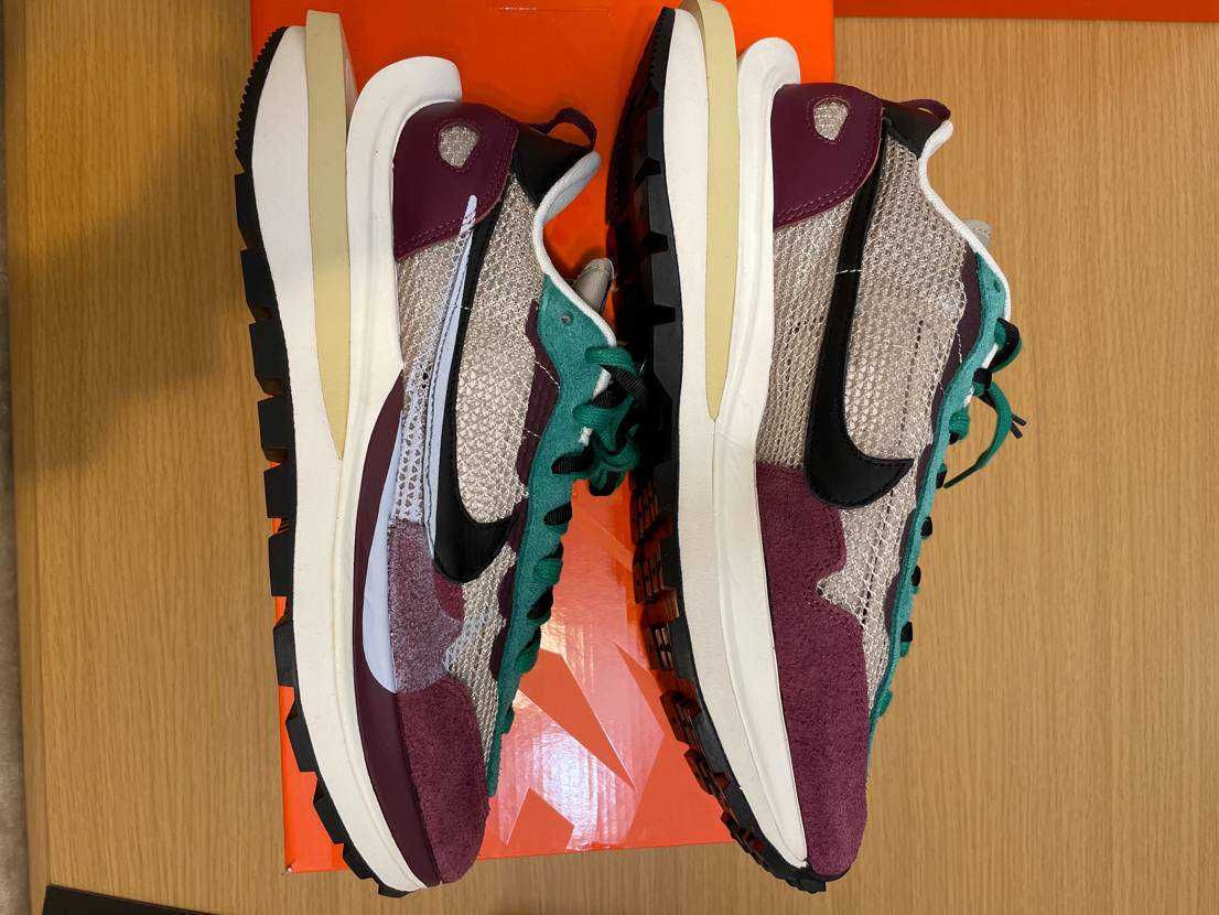 sacai × Nike Vapor Waffle "String/Red/Green"