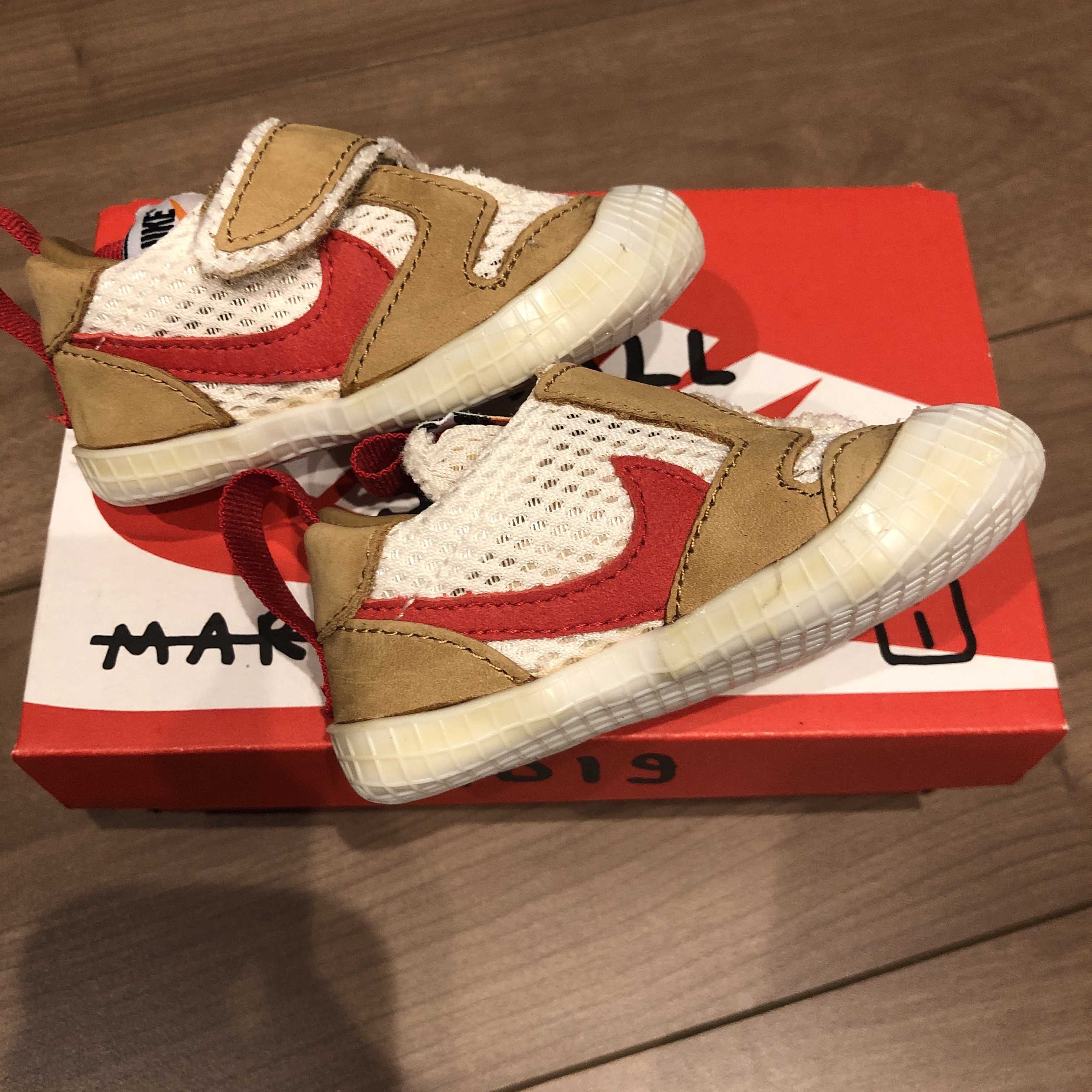 Tom Sachs × Nike TD Crib Bootie Marsyard 2.0 "Sport Red/Brown"