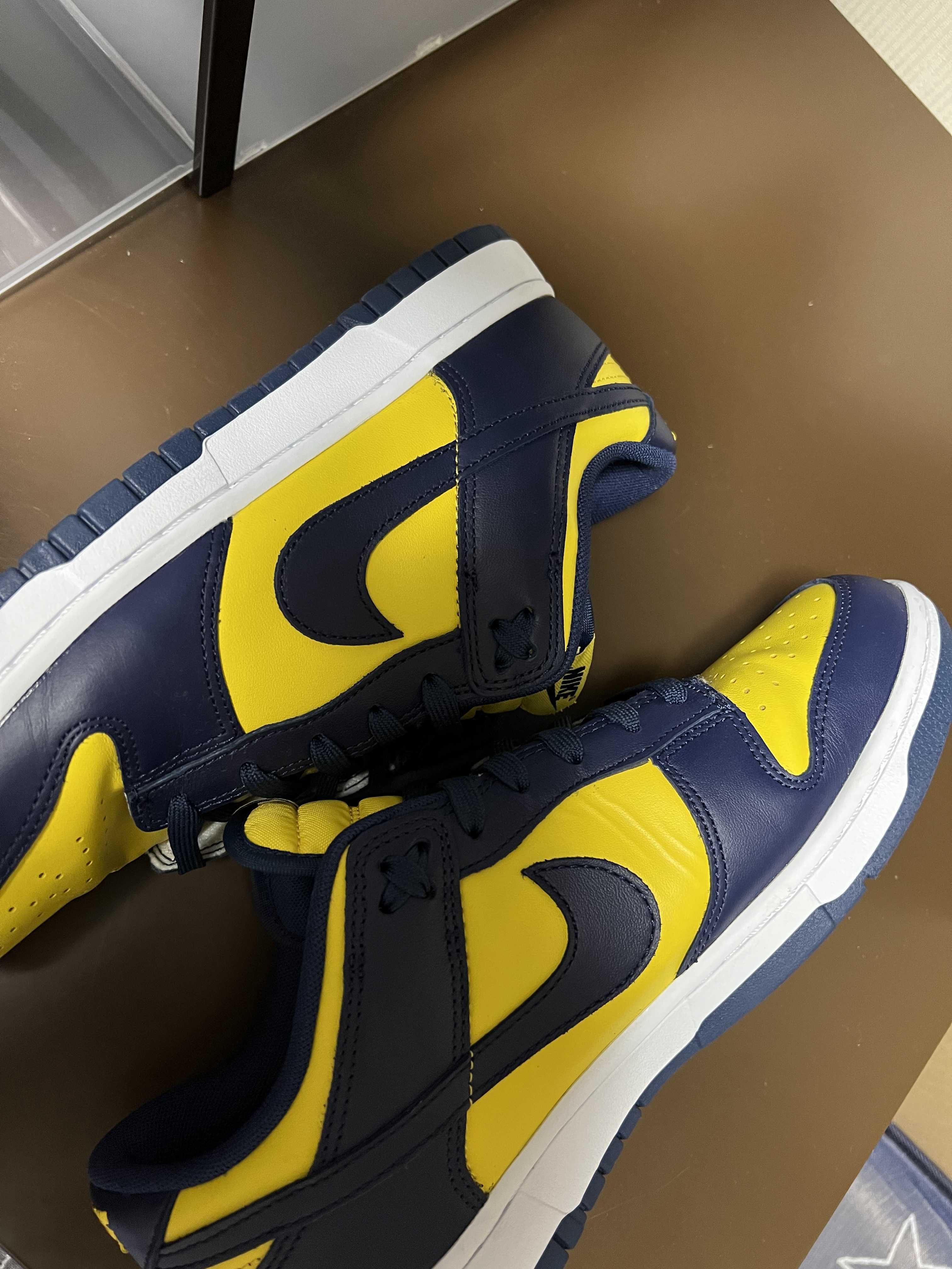 Nike Dunk Low "Michigan"