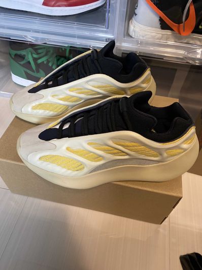 adidas YEEZY 700 V3 "Safflower"