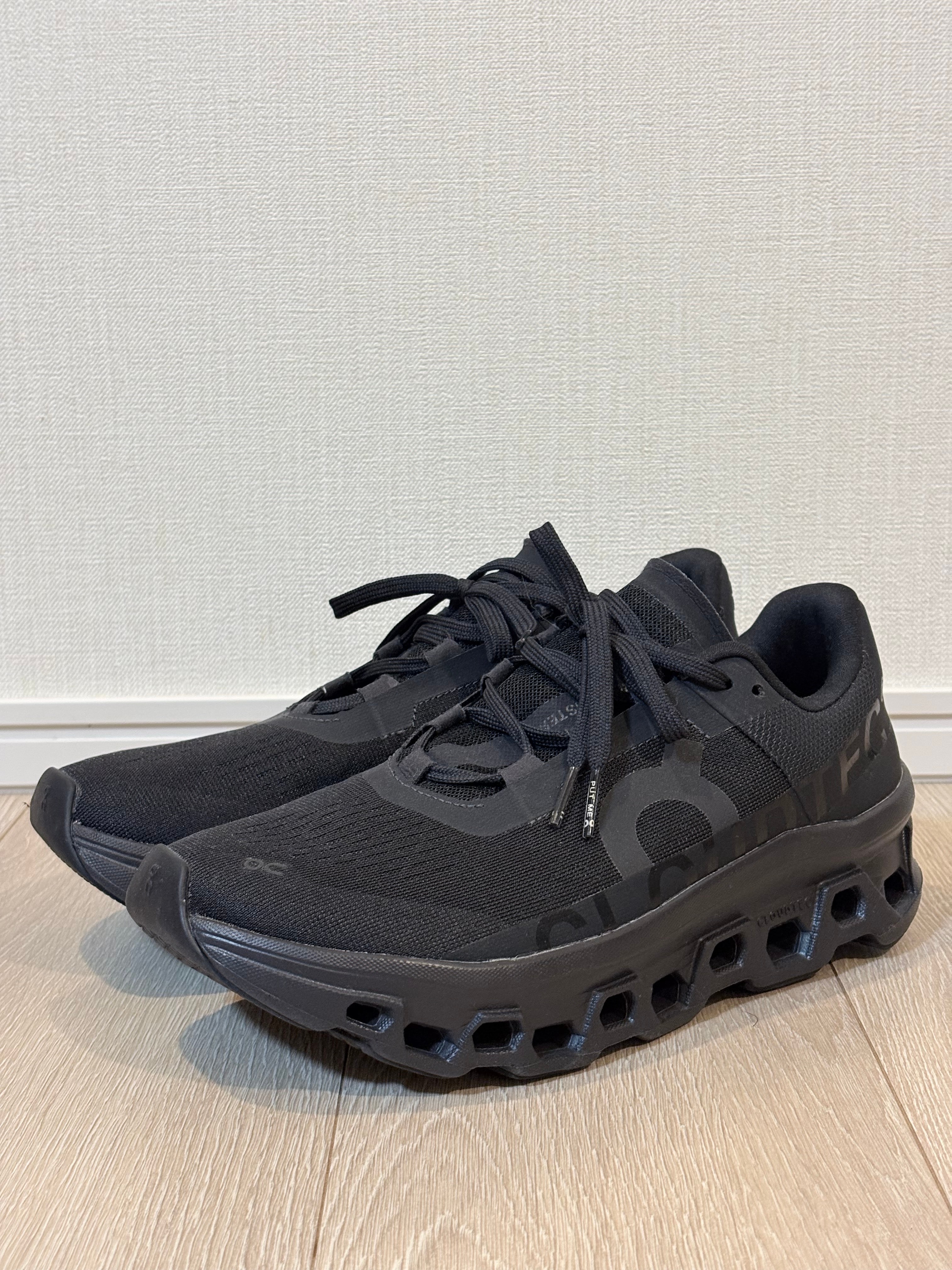 オン クラウドモンスター "オールブラック"