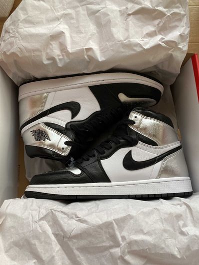 Nike Women's Air Jordan 1 Retro High OG "Silver Toe"