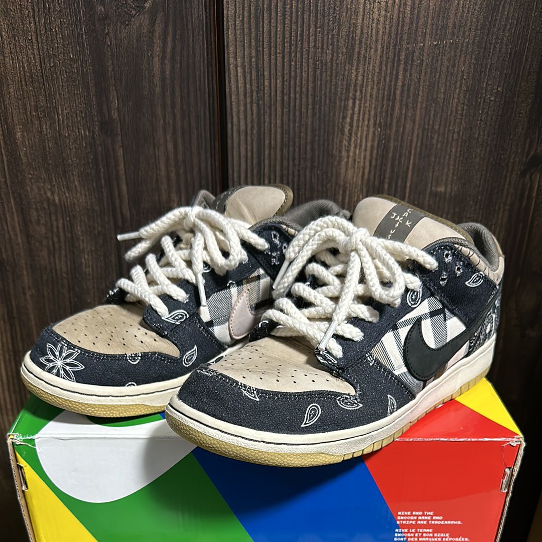Travis Scott × Nike SB Dunk Low "Black/Parachute Beige"