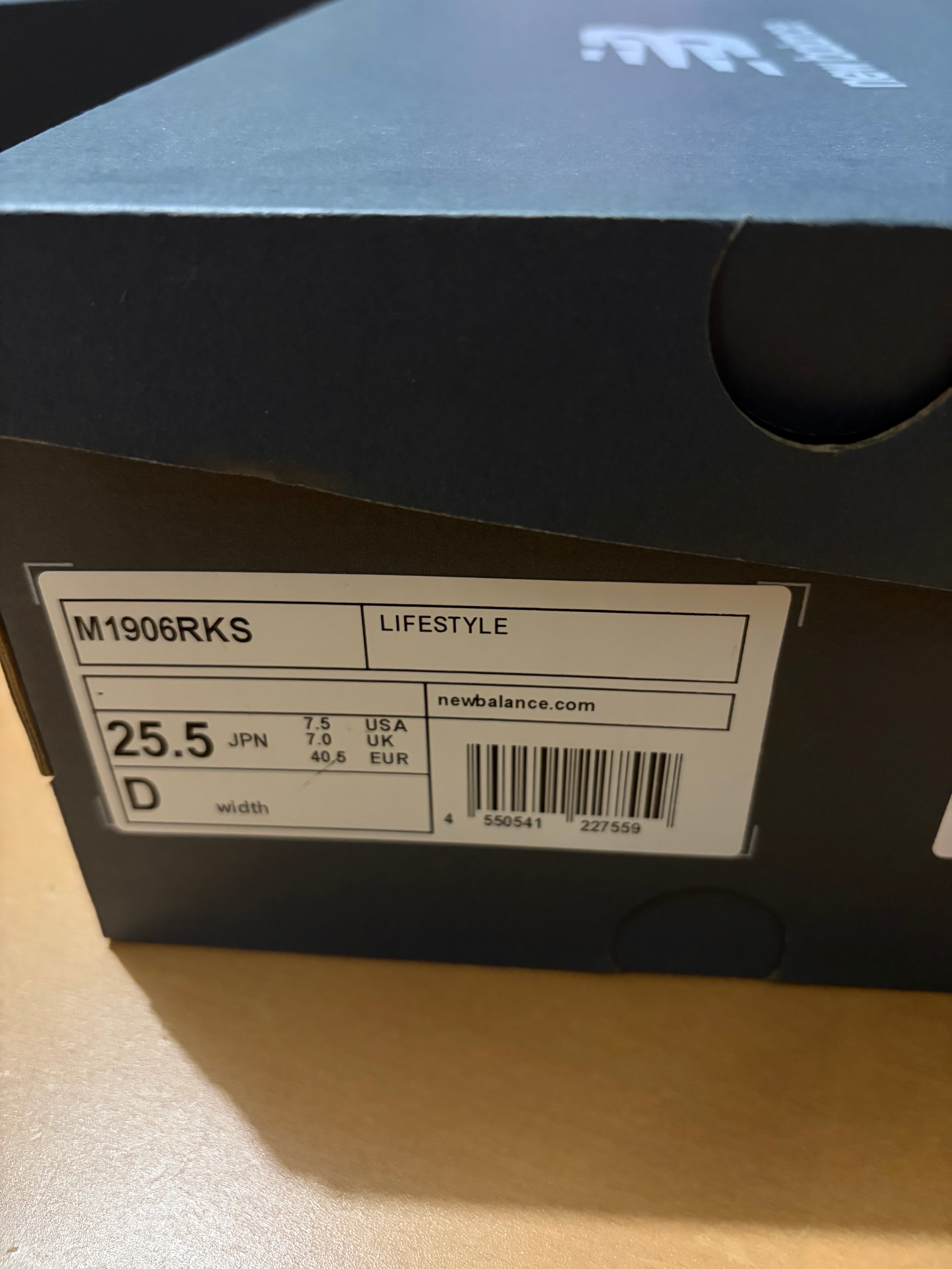 キス × ニューバランス 1906R "ブラック/グリーン" M1906RKS