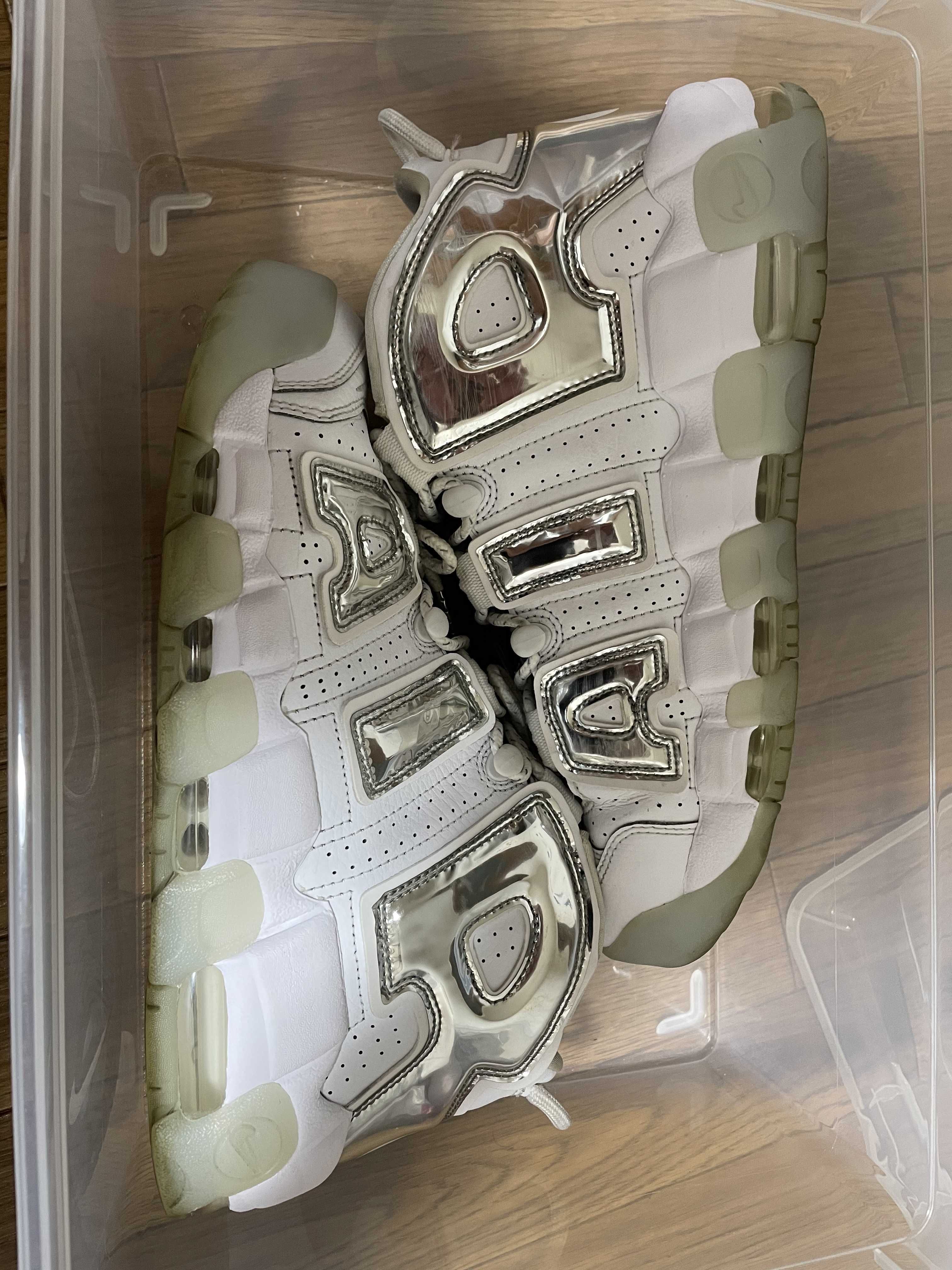 NIKE Women's AIR MORE UPTEMPO CHROME WHITE/SILVER