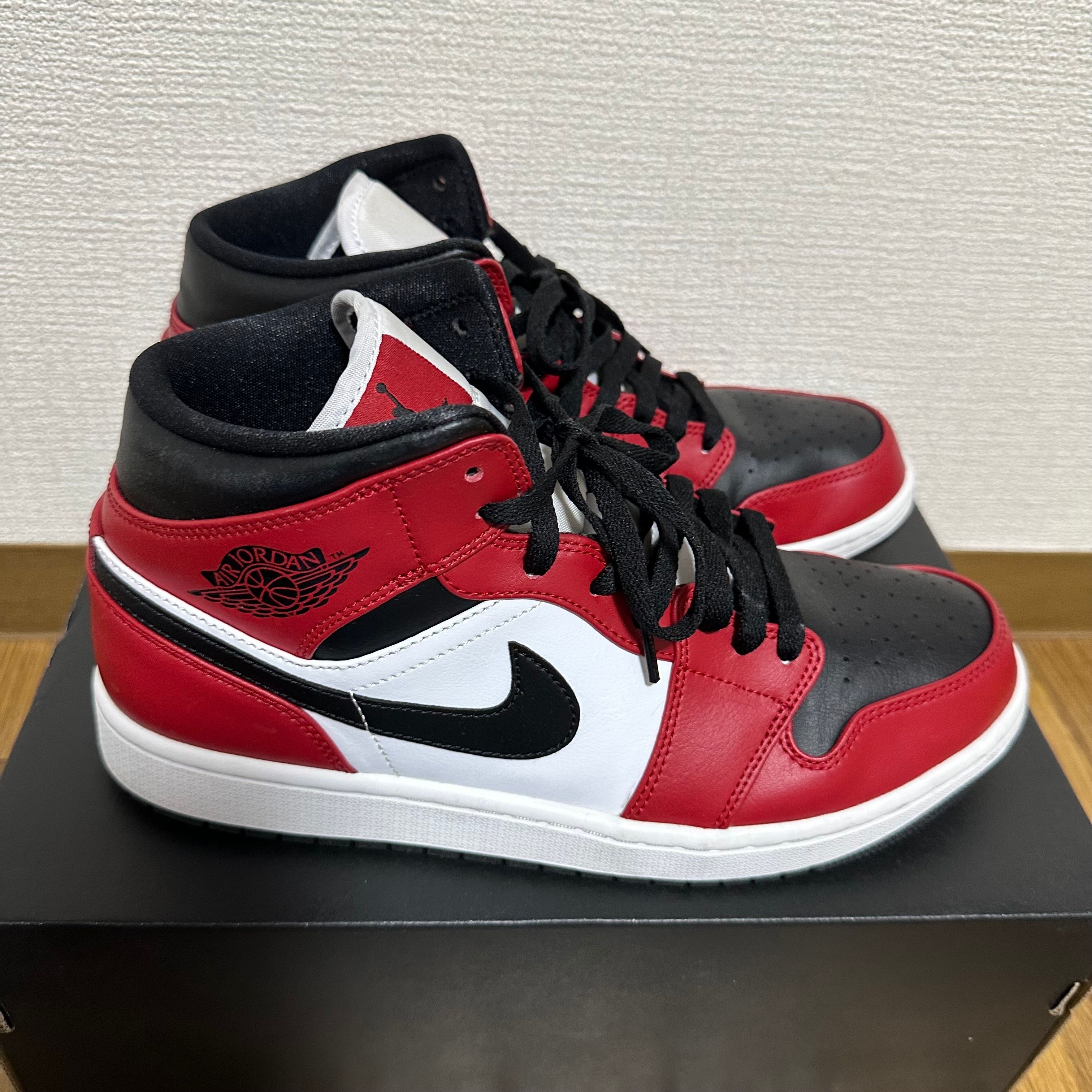 Nike Air Jordan 1 Mid "Chicago Black Toe"