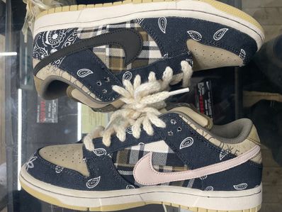 Travis Scott × Nike SB Dunk Low "Black/Parachute Beige"