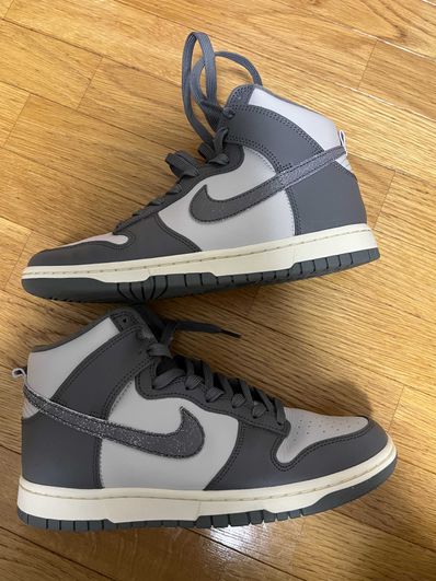 Nike Dunk High Retro SE Vintage "Light Bone and Tumbled Grey"